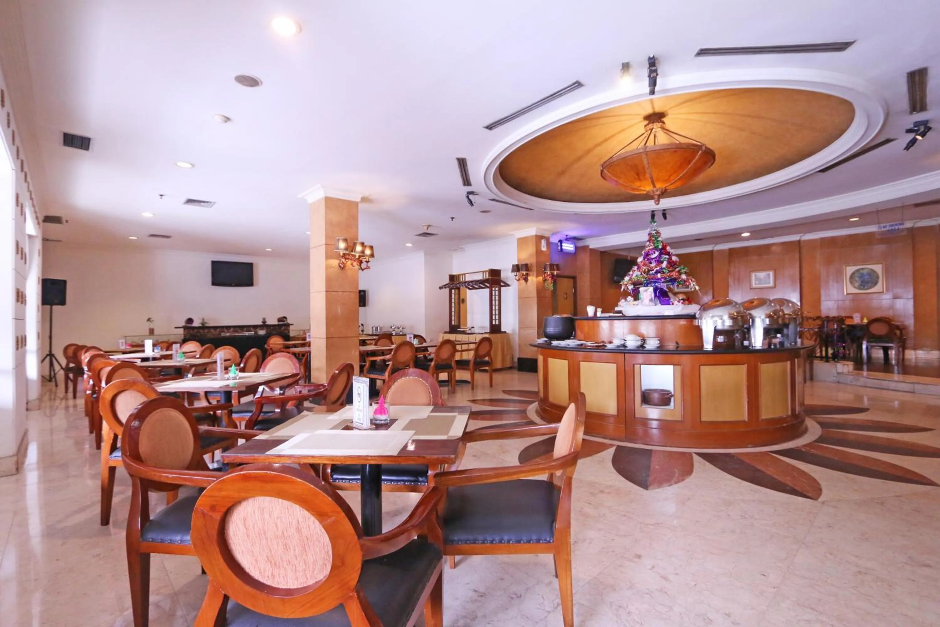 Restaurant/places to eat in Hotel Kaisar