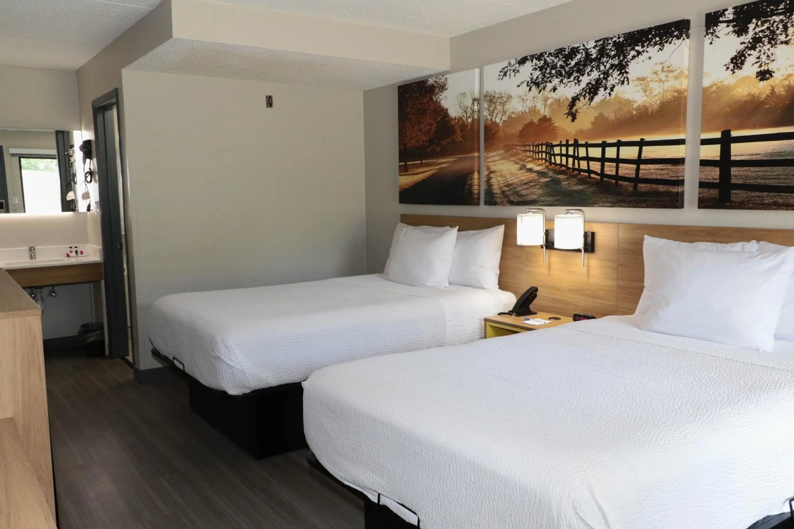 Photo of the whole room, Bed in Days Inn by Wyndham Farmville