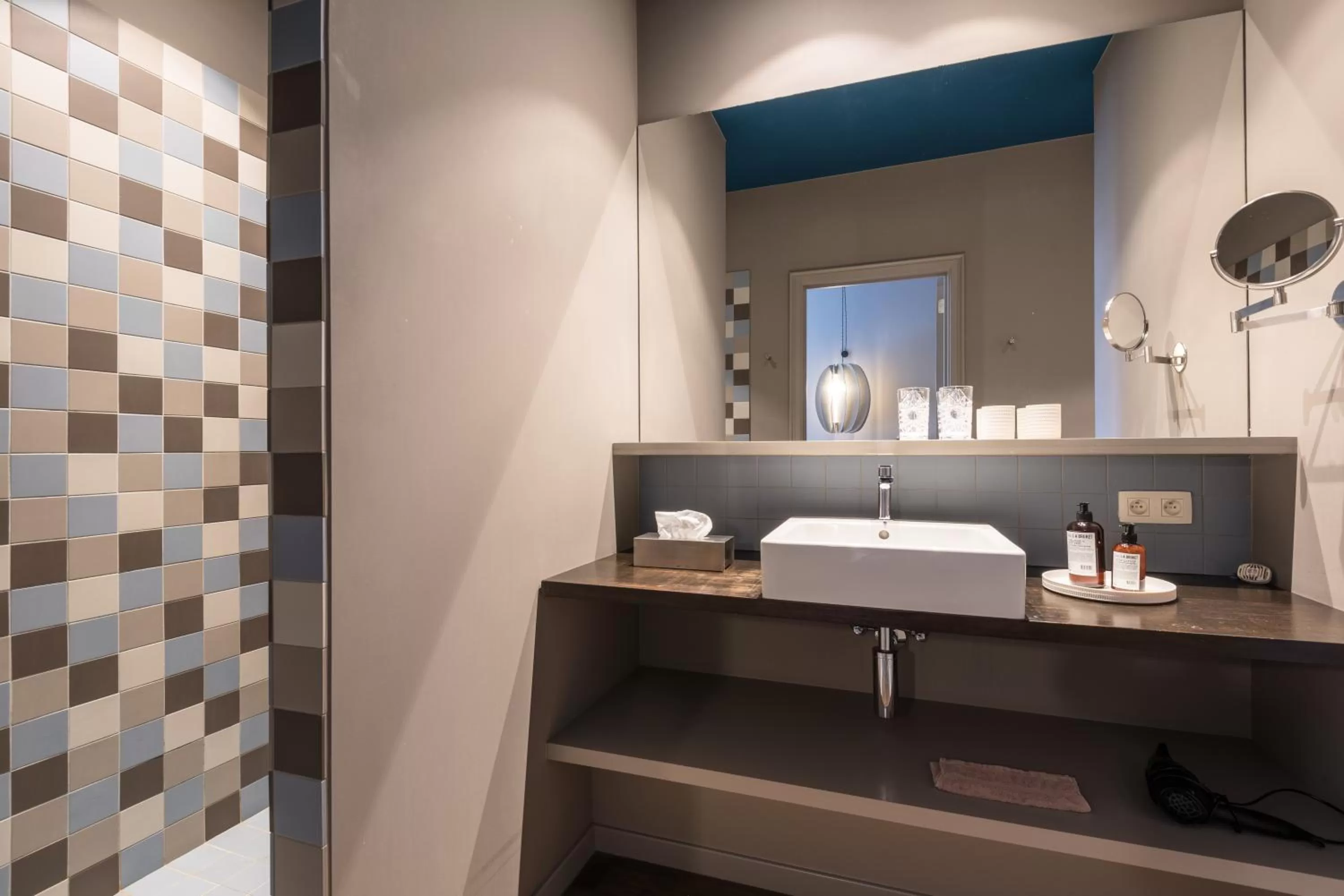 Shower in Zakske13 - Design Boutique B&B in Bruges city centre