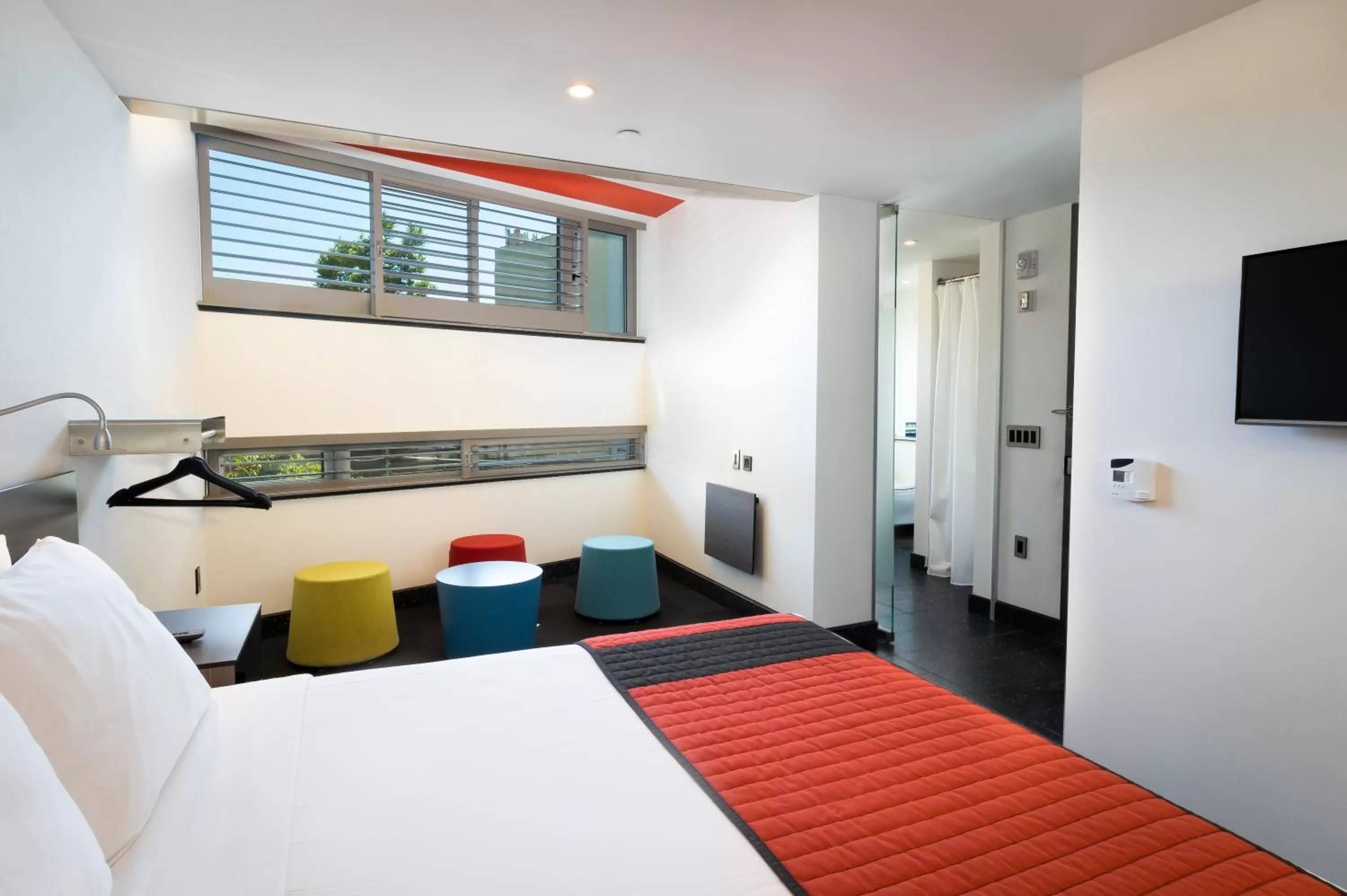 Bathroom, Bed in Pod Brooklyn