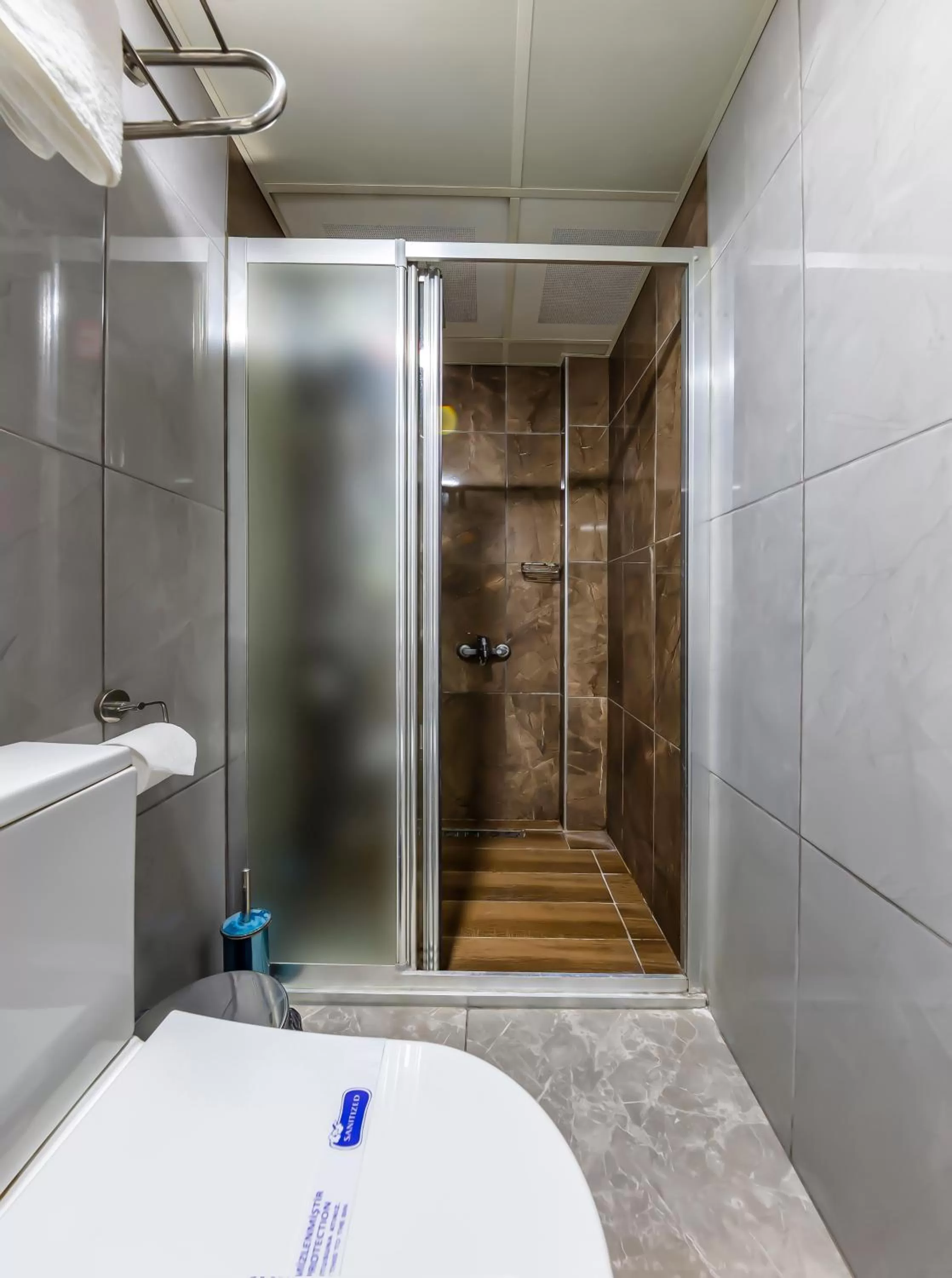 Shower in Dem İstanbul Airport Hotel