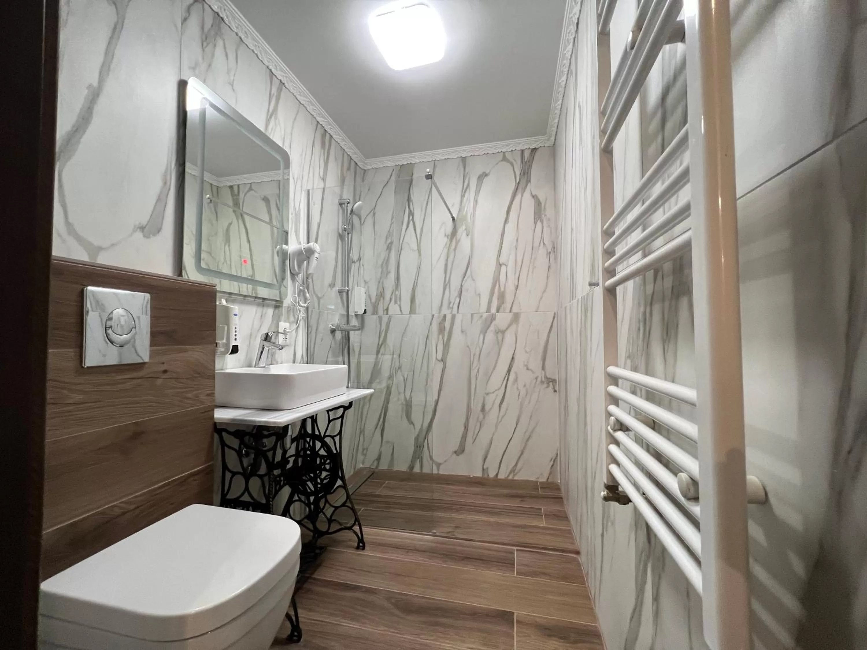 Bathroom in Hotel Boutique Cathedral Plaza Residences room for rent downtown