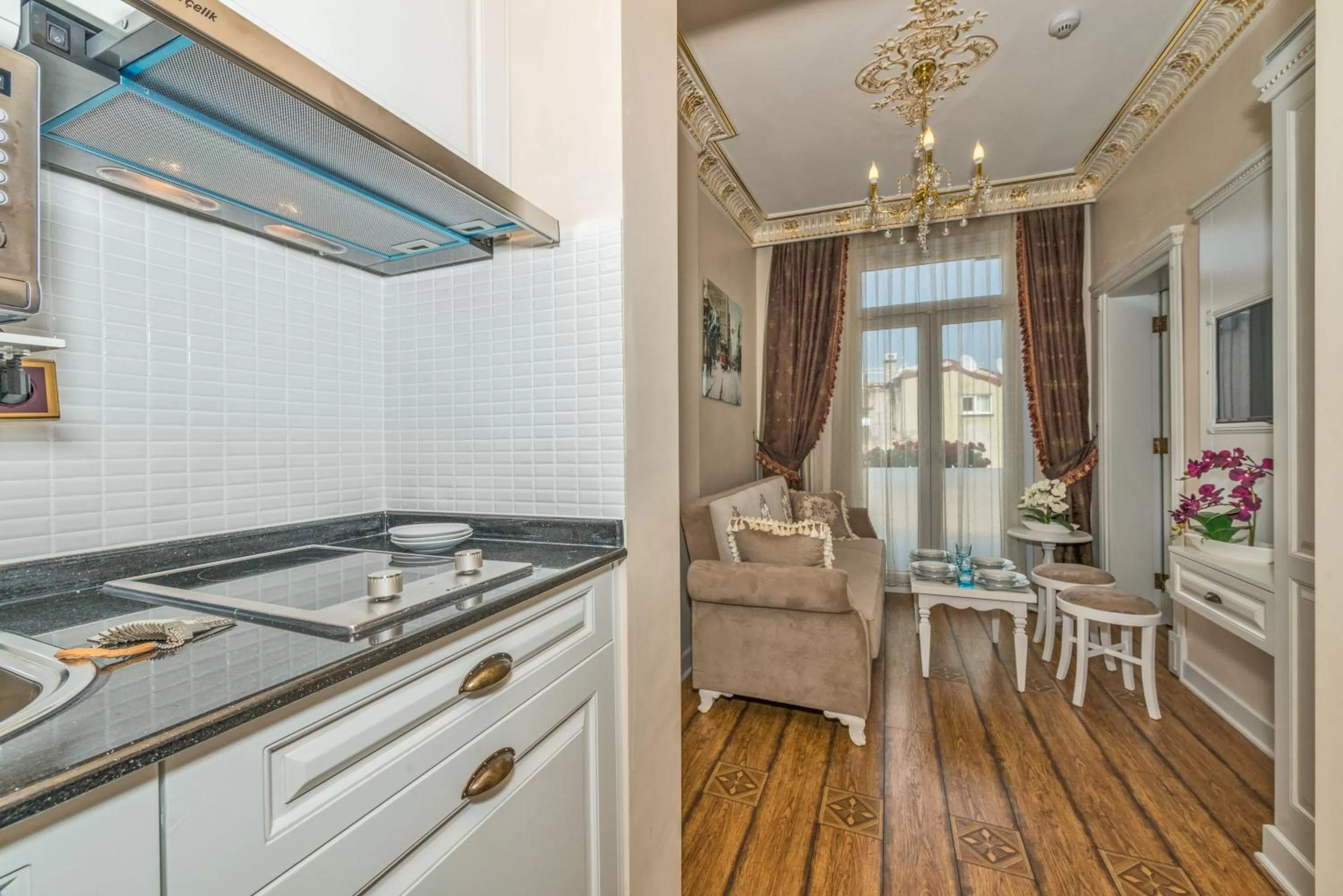 Kitchen or kitchenette in IQ Hotel