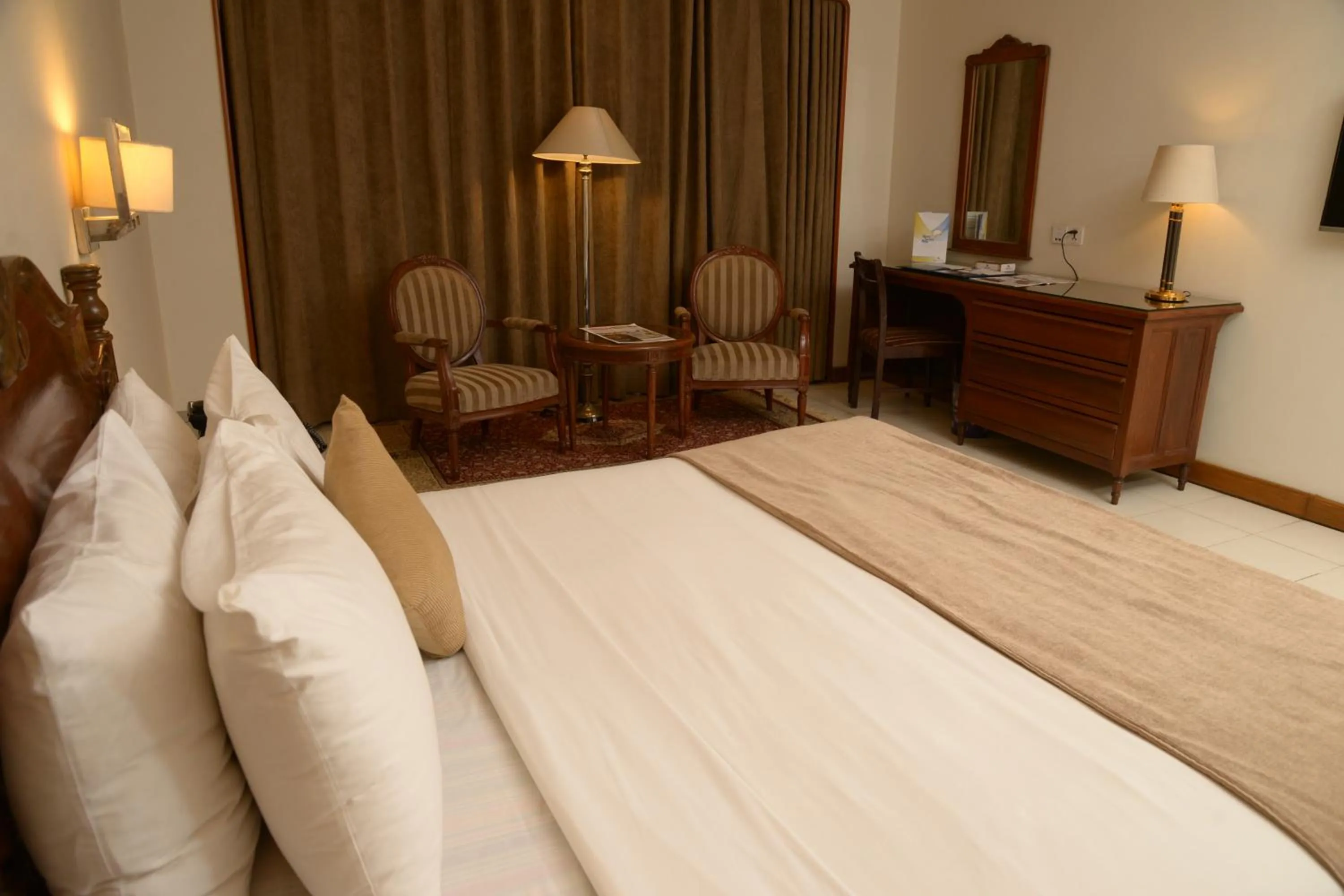 Regent Plaza Hotel & Convention Center