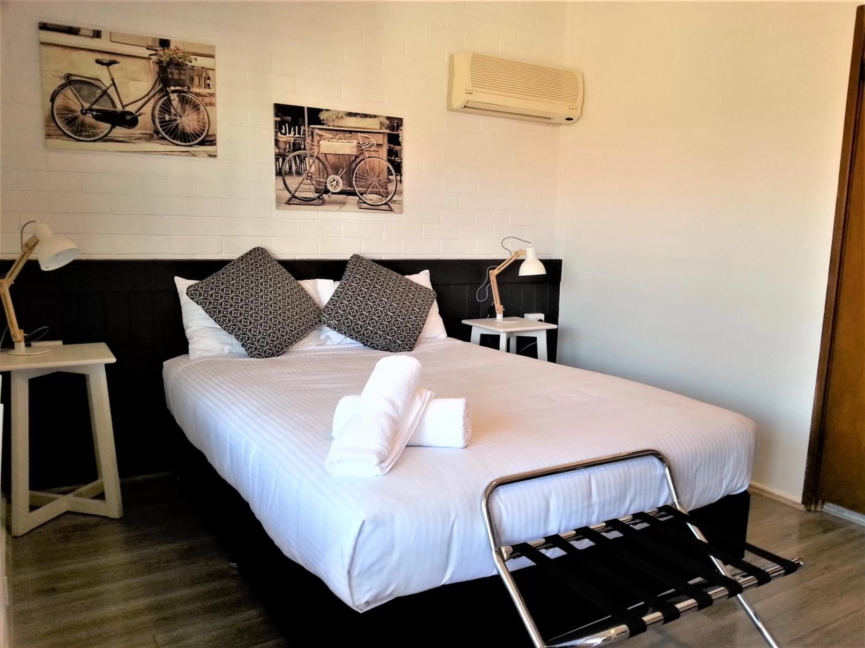 Bed in Kurri Motor Inn