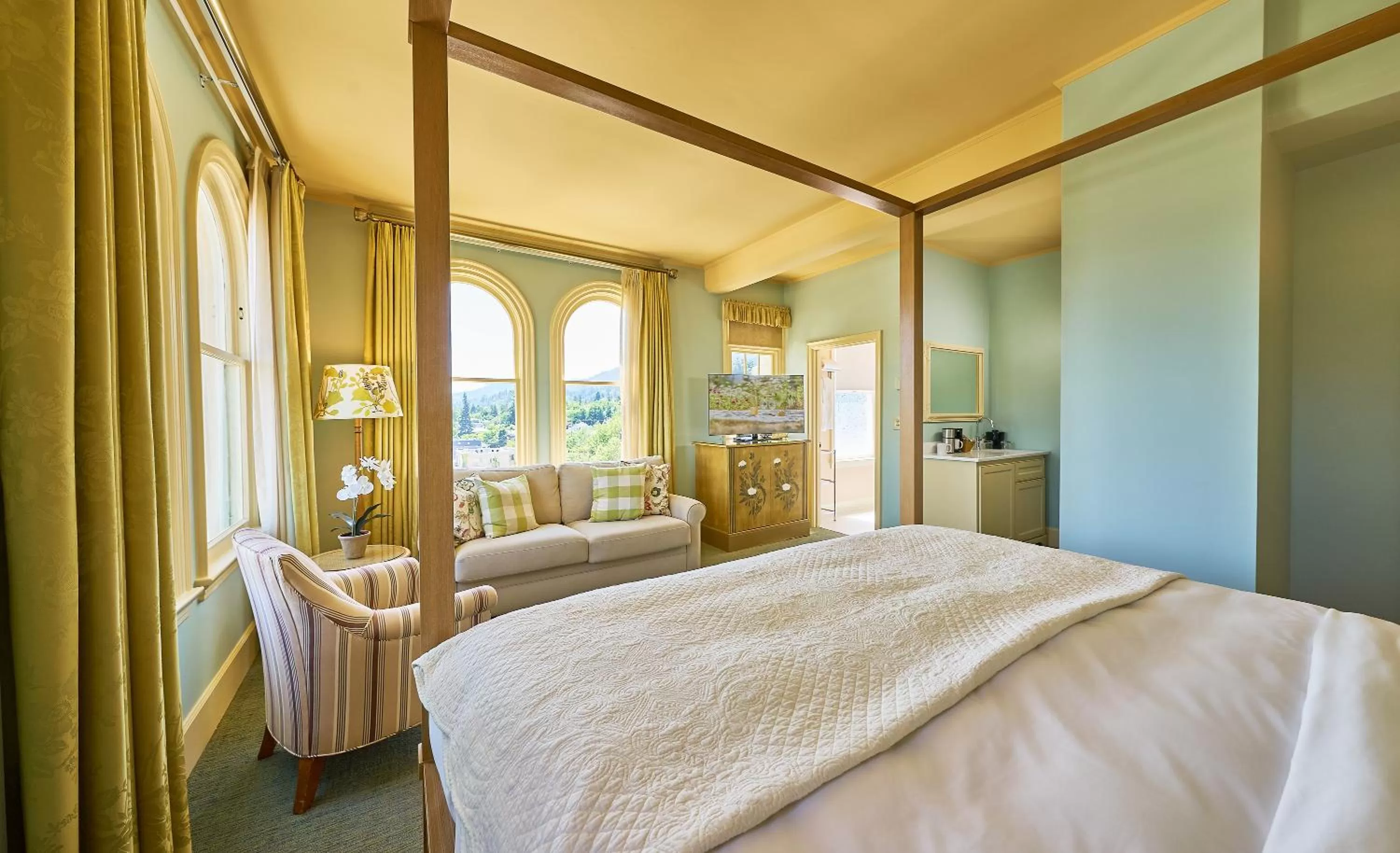 Bed in Ashland Springs Hotel