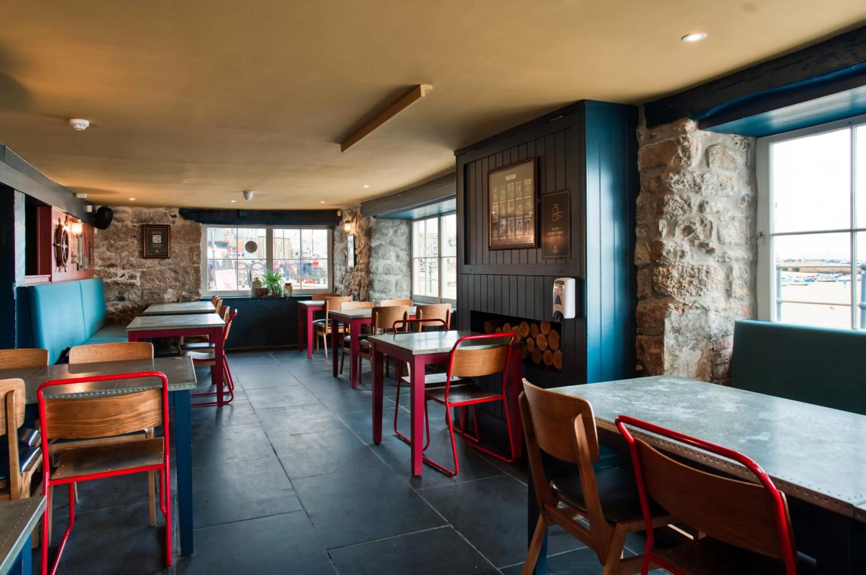 Restaurant/places to eat in Lifeboat Inn