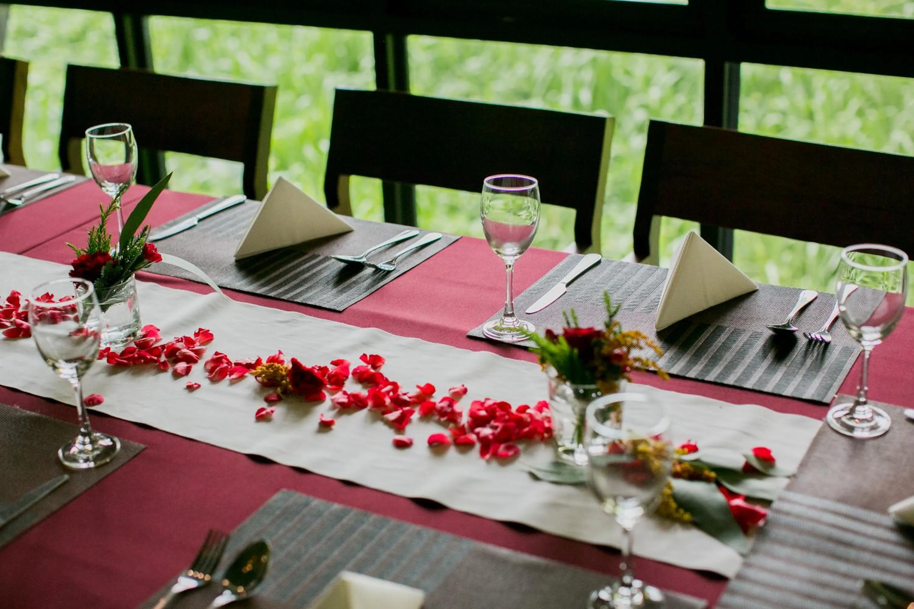 Restaurant/places to eat in E-Outfitting Doikham Resort