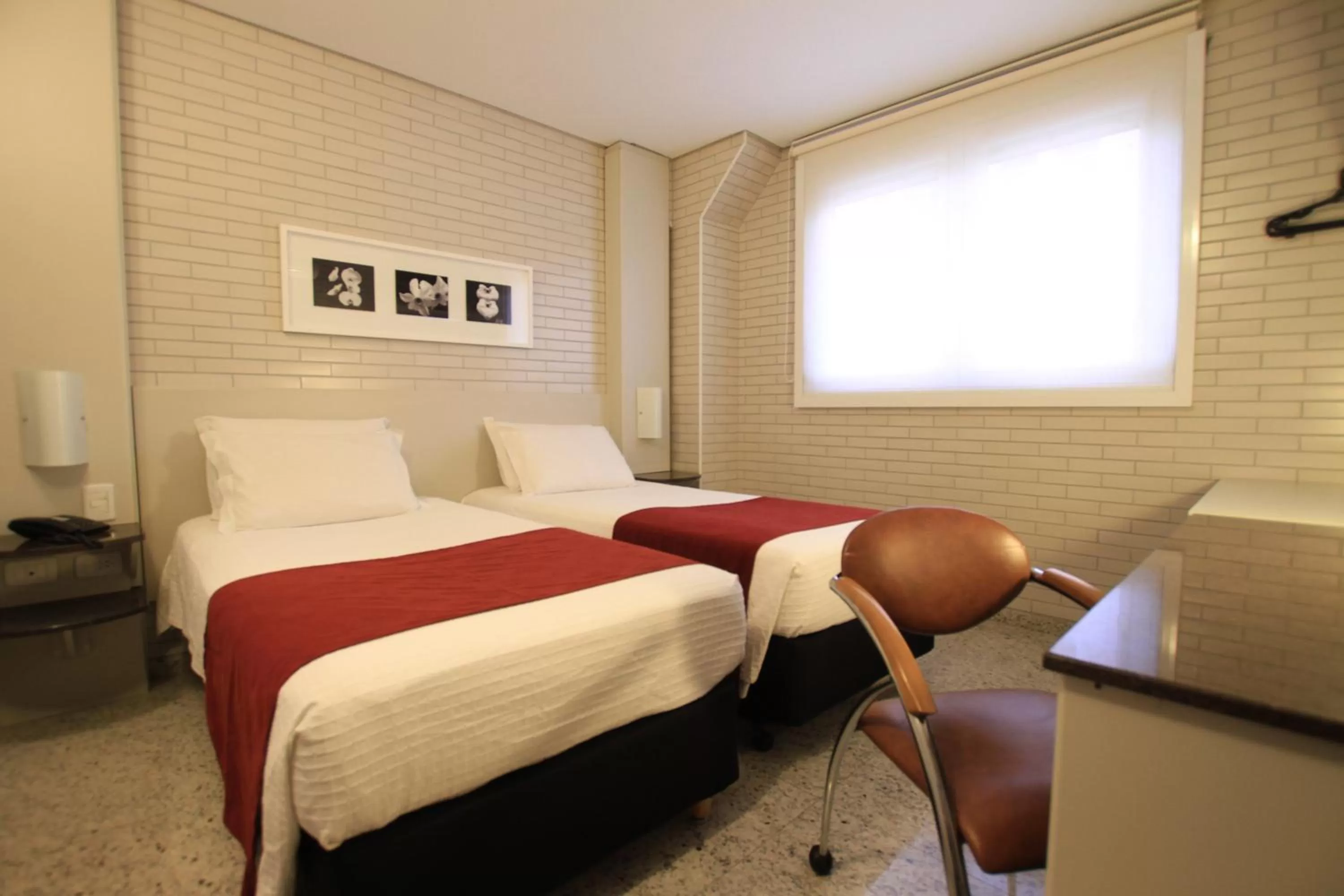 Bedroom, Bed in Hotel Confiance Batel