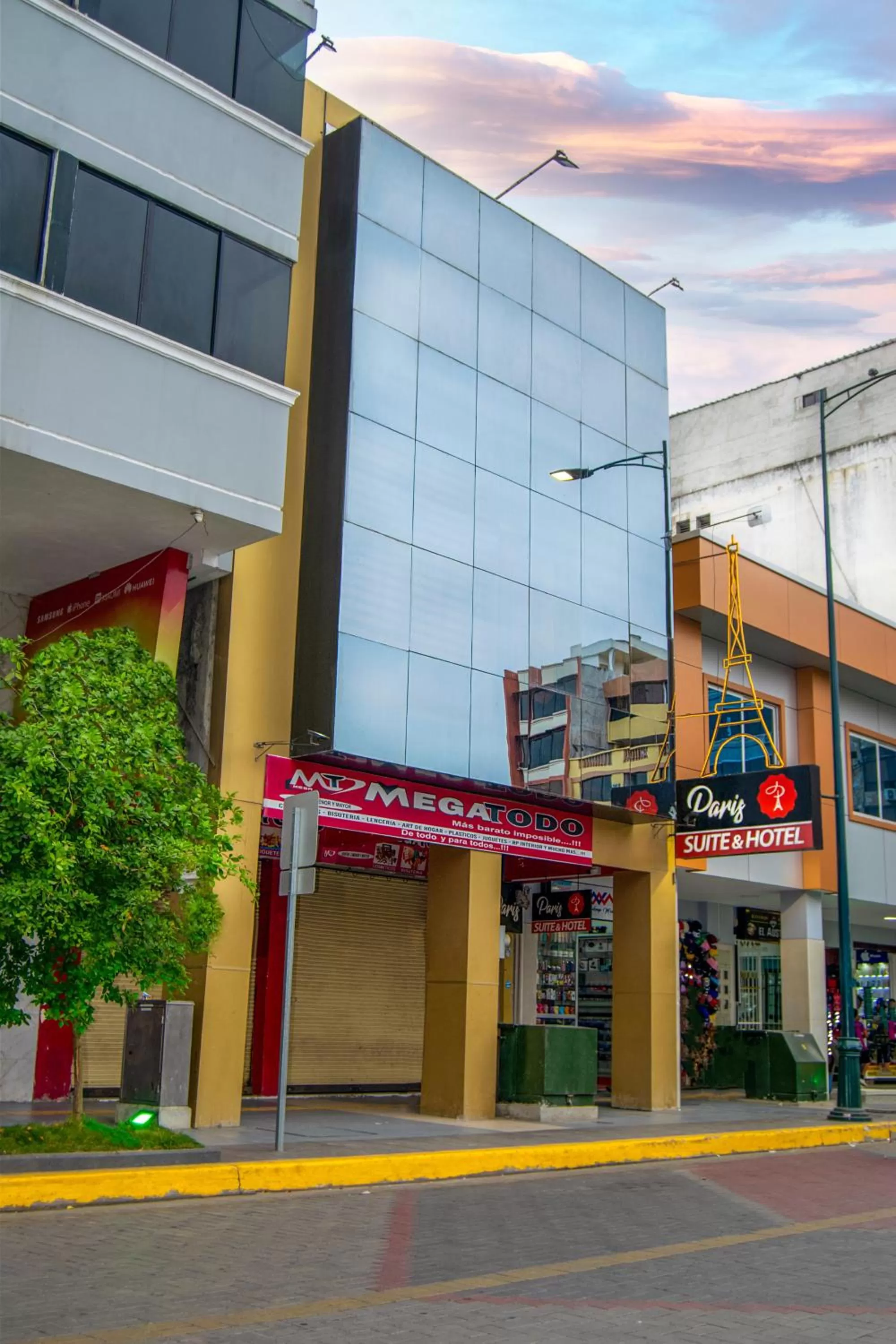 Property Building in Paris Suite Hotel