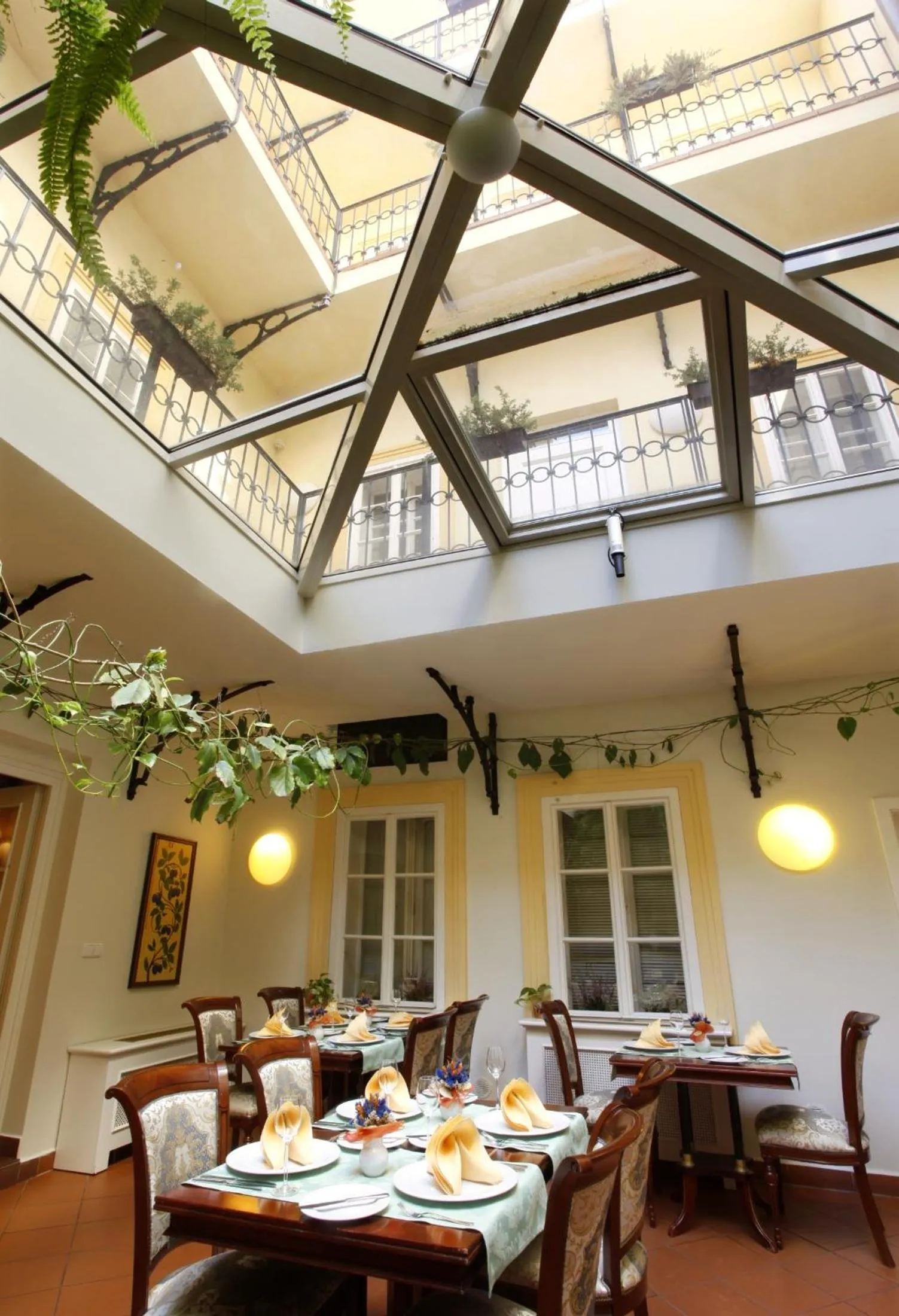 Restaurant/places to eat in Boutique Hotel Constans