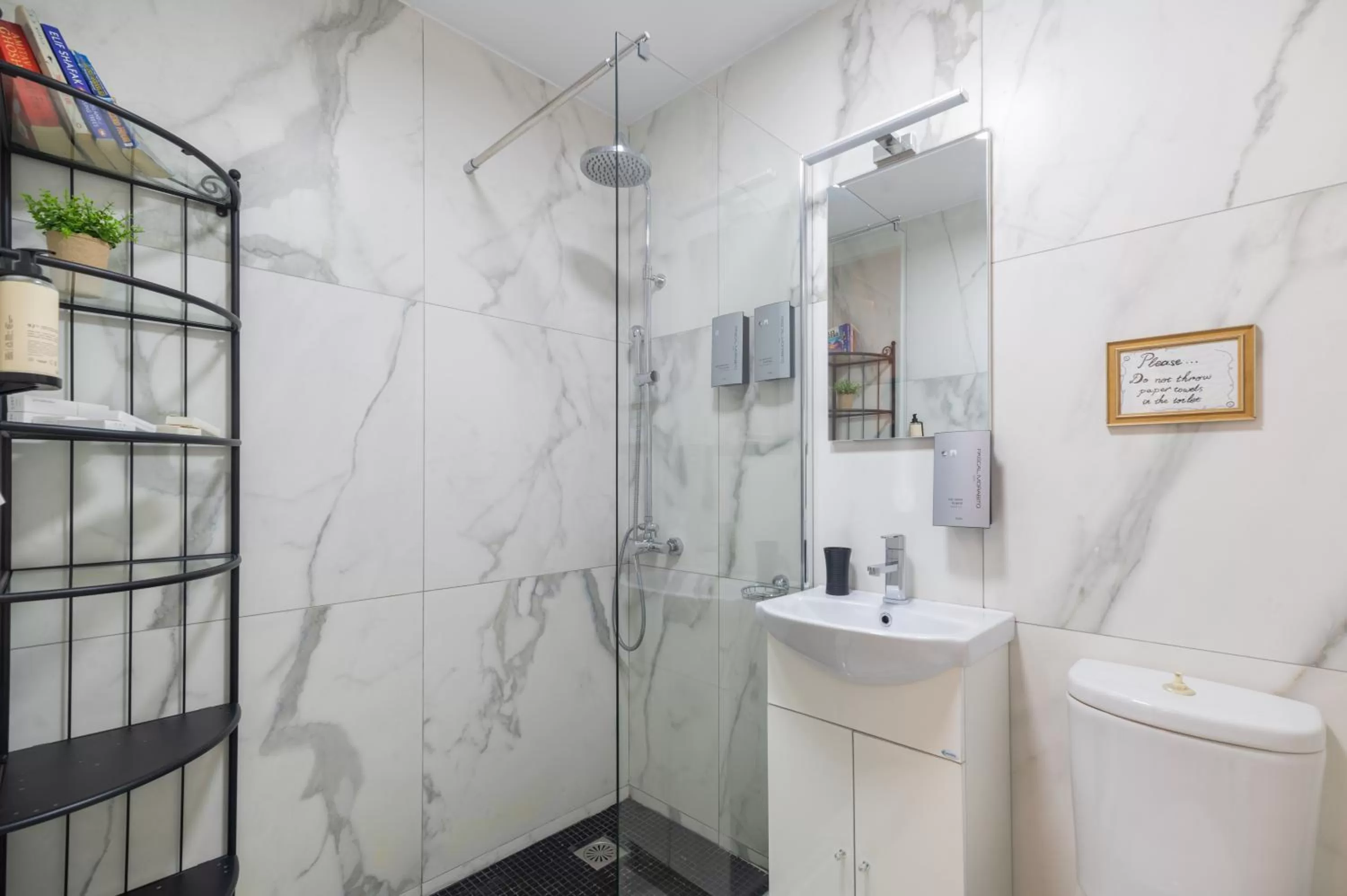 Bathroom in Plaka Arch Suites