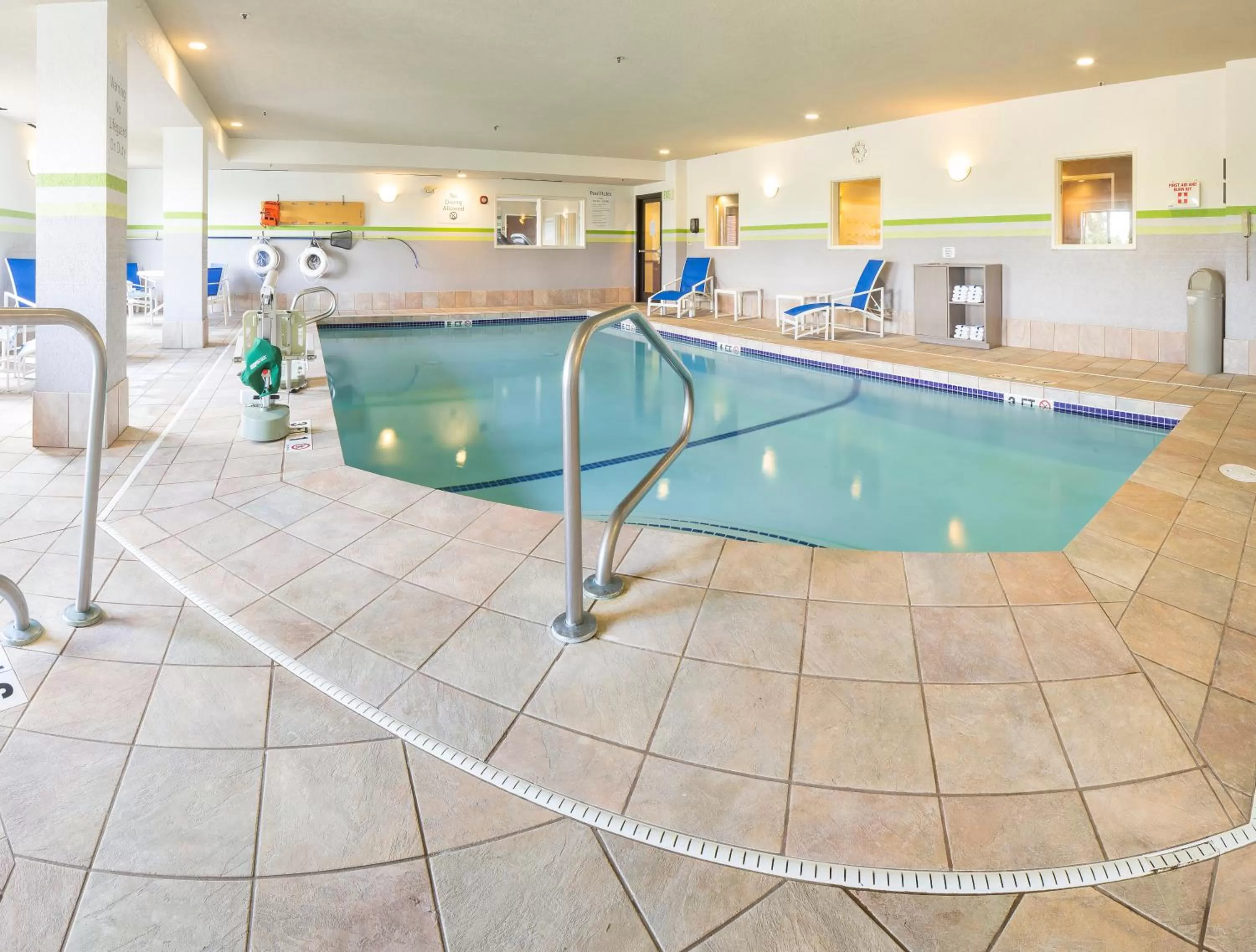Swimming pool in Holiday Inn Express Hotel & Suites Manchester - Airport by IHG
