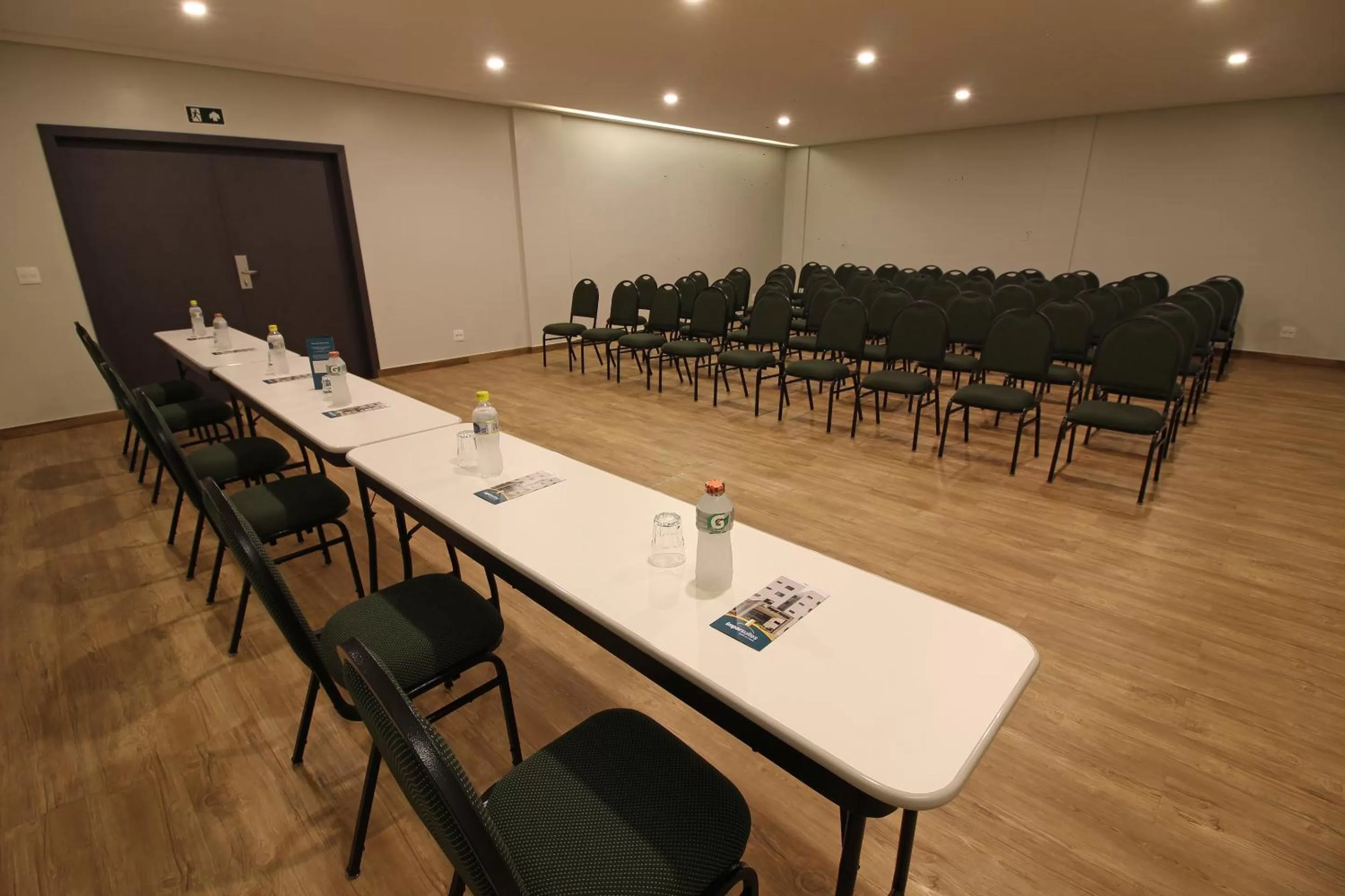 Meeting/conference room in Impar Suites Barao de Cocais