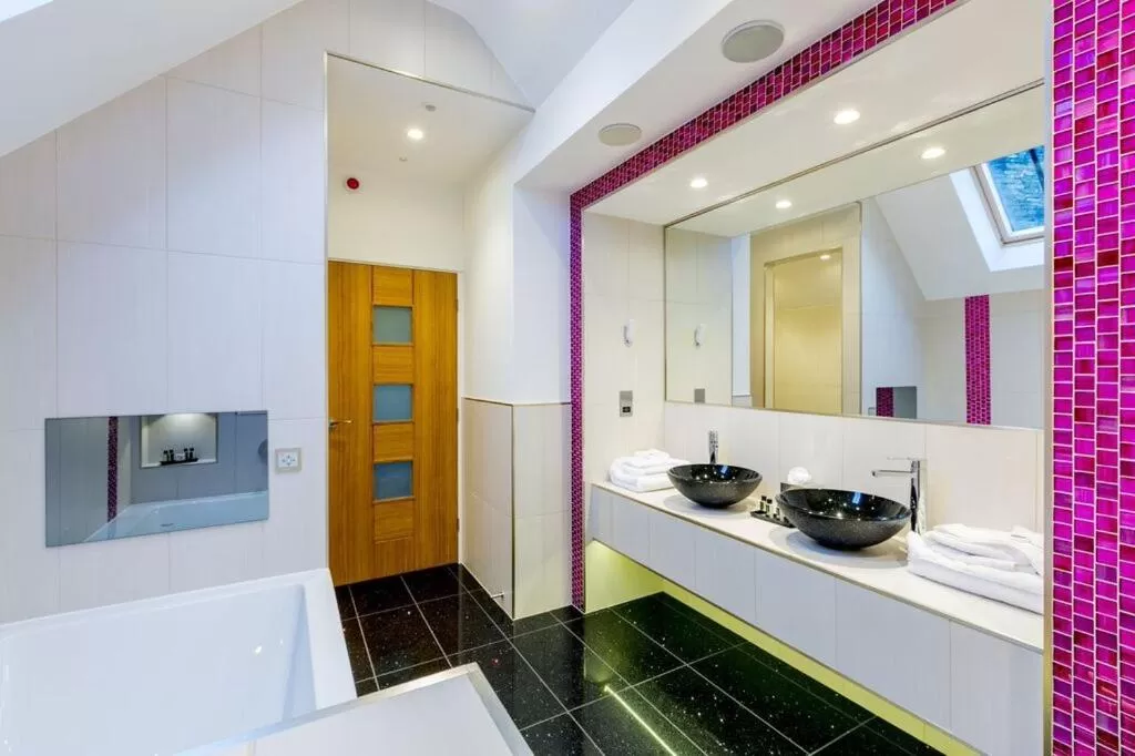 Bathroom in Applegarth Villa Hotel & Restaurant (Adult Only)