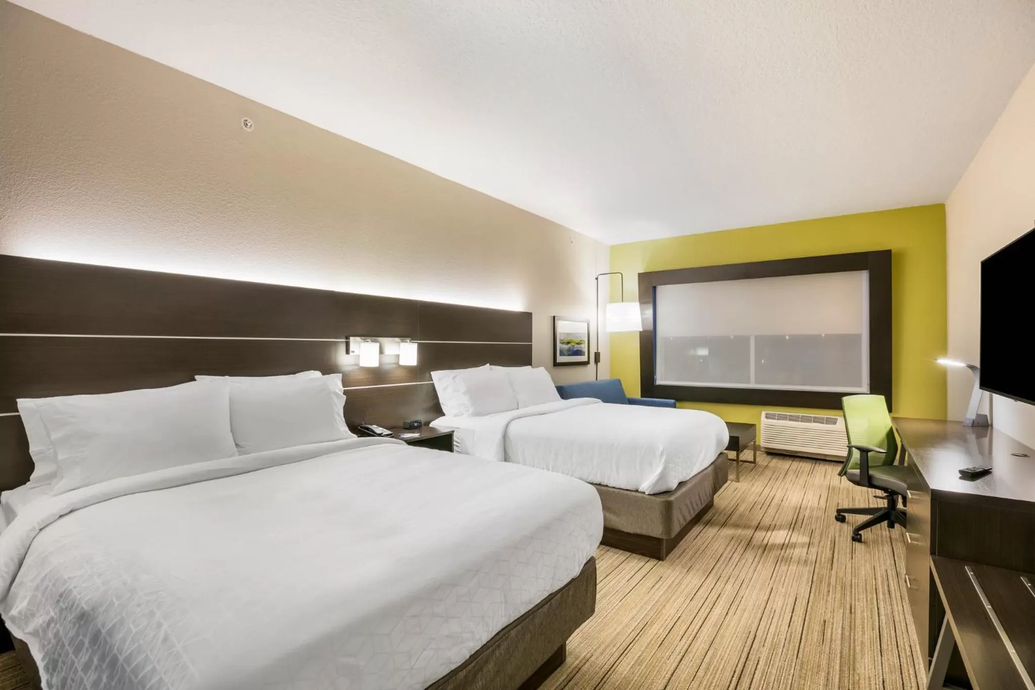 Photo of the whole room, Bed in Holiday Inn Express & Suites Jacksonville - Town Center by IHG