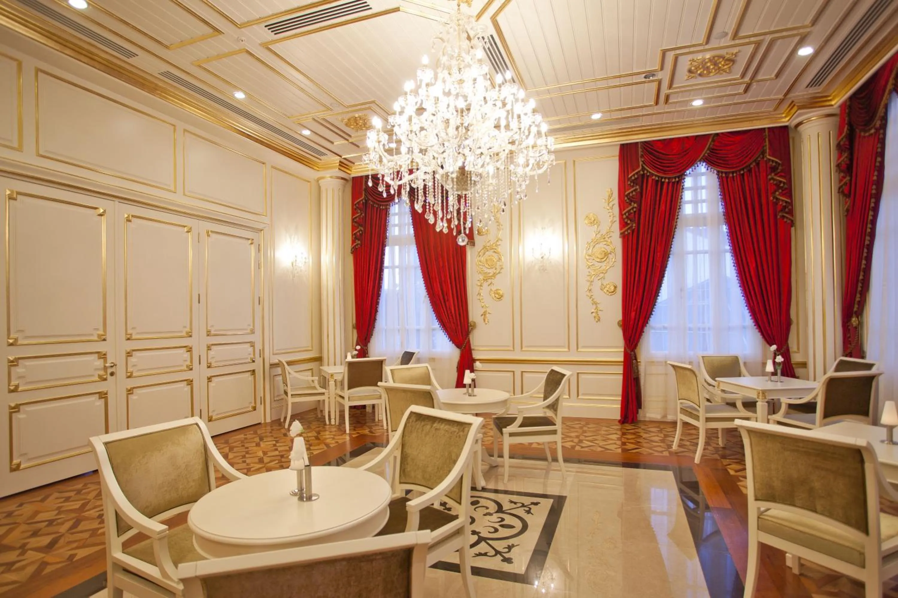 Lounge or bar in Limak Yalova Thermal Boutique Hotel