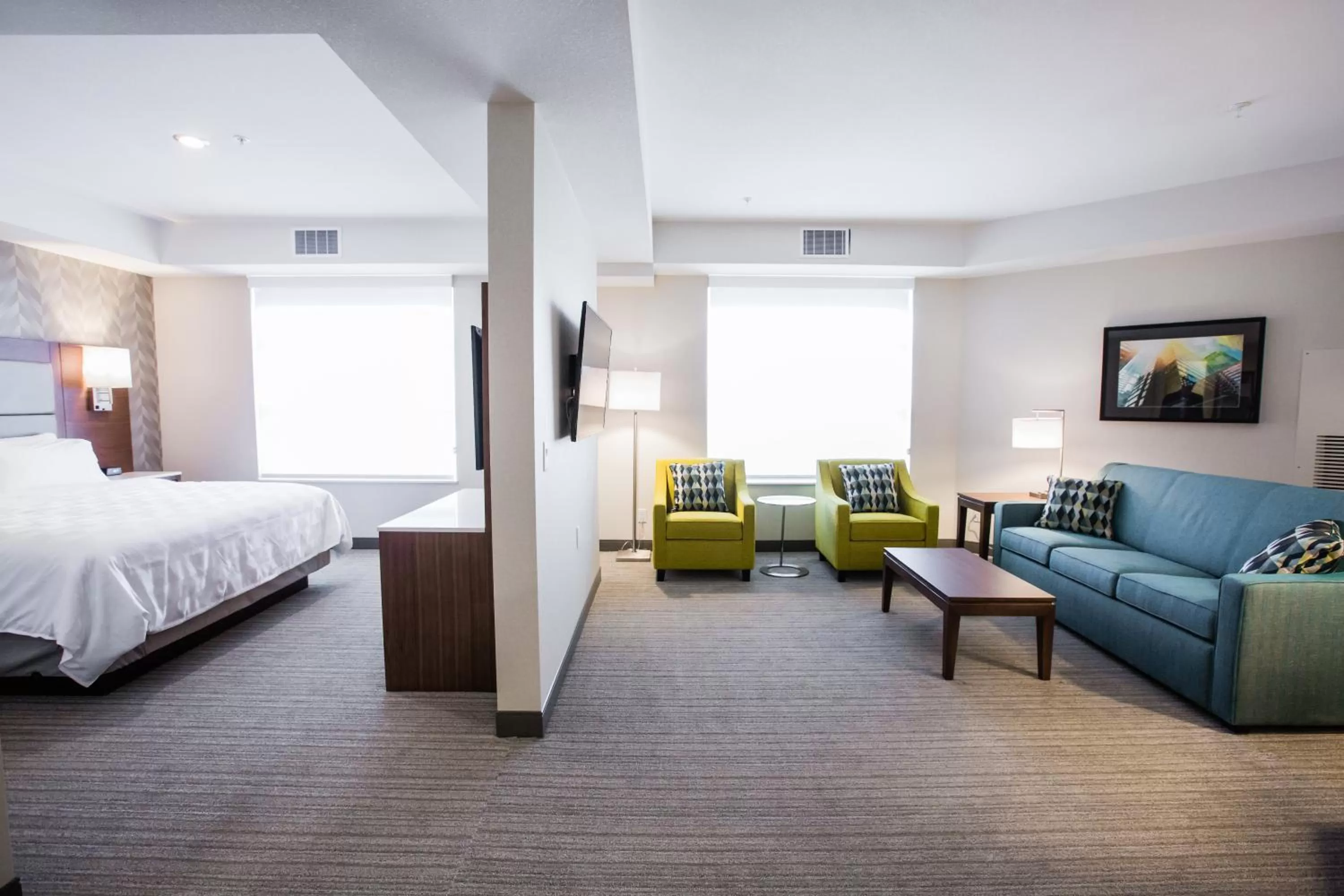 Photo of the whole room, Bed in Holiday Inn Hotel & Suites Calgary South - Conference Ctr by IHG