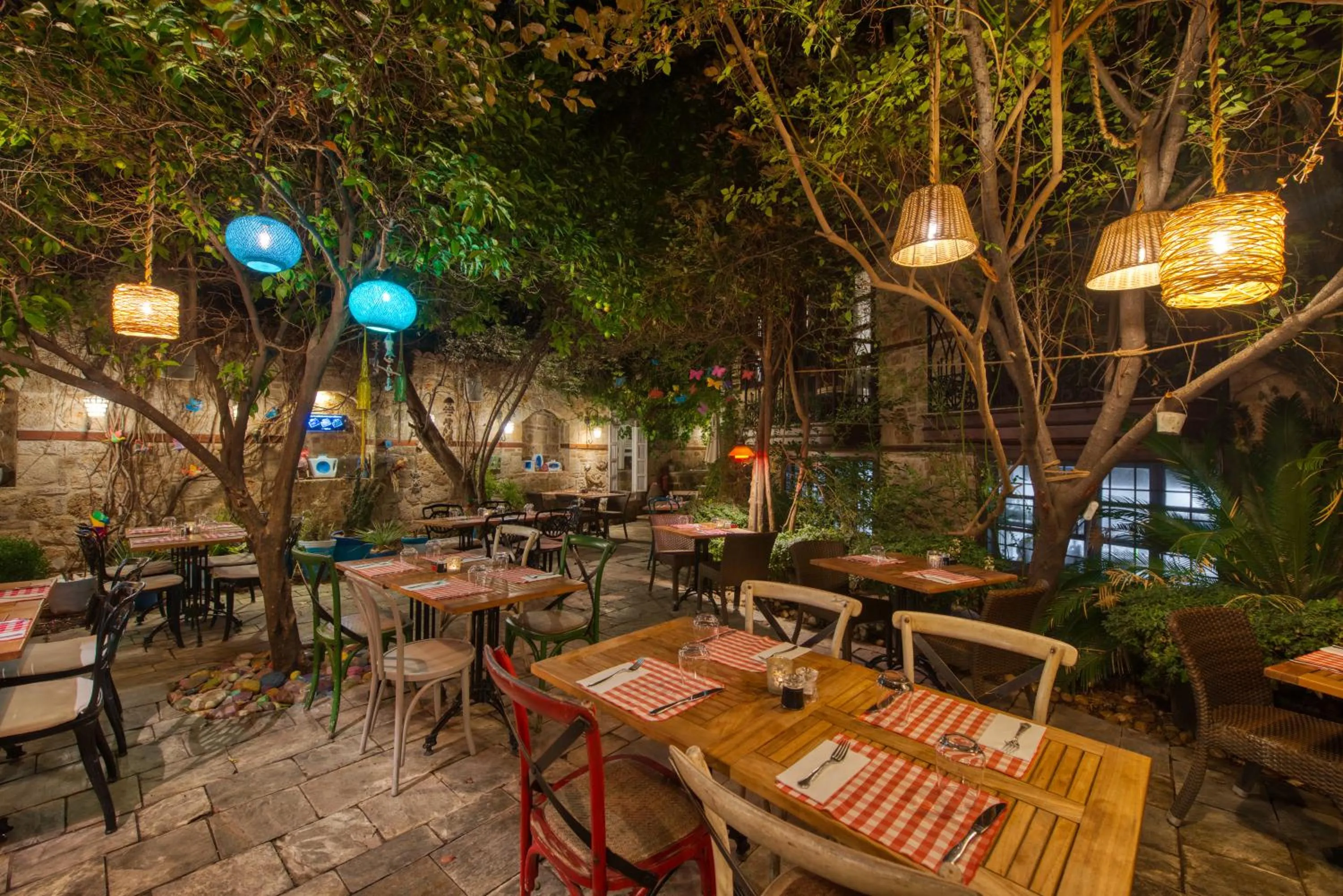 Restaurant/places to eat in Tuvana Hotel
