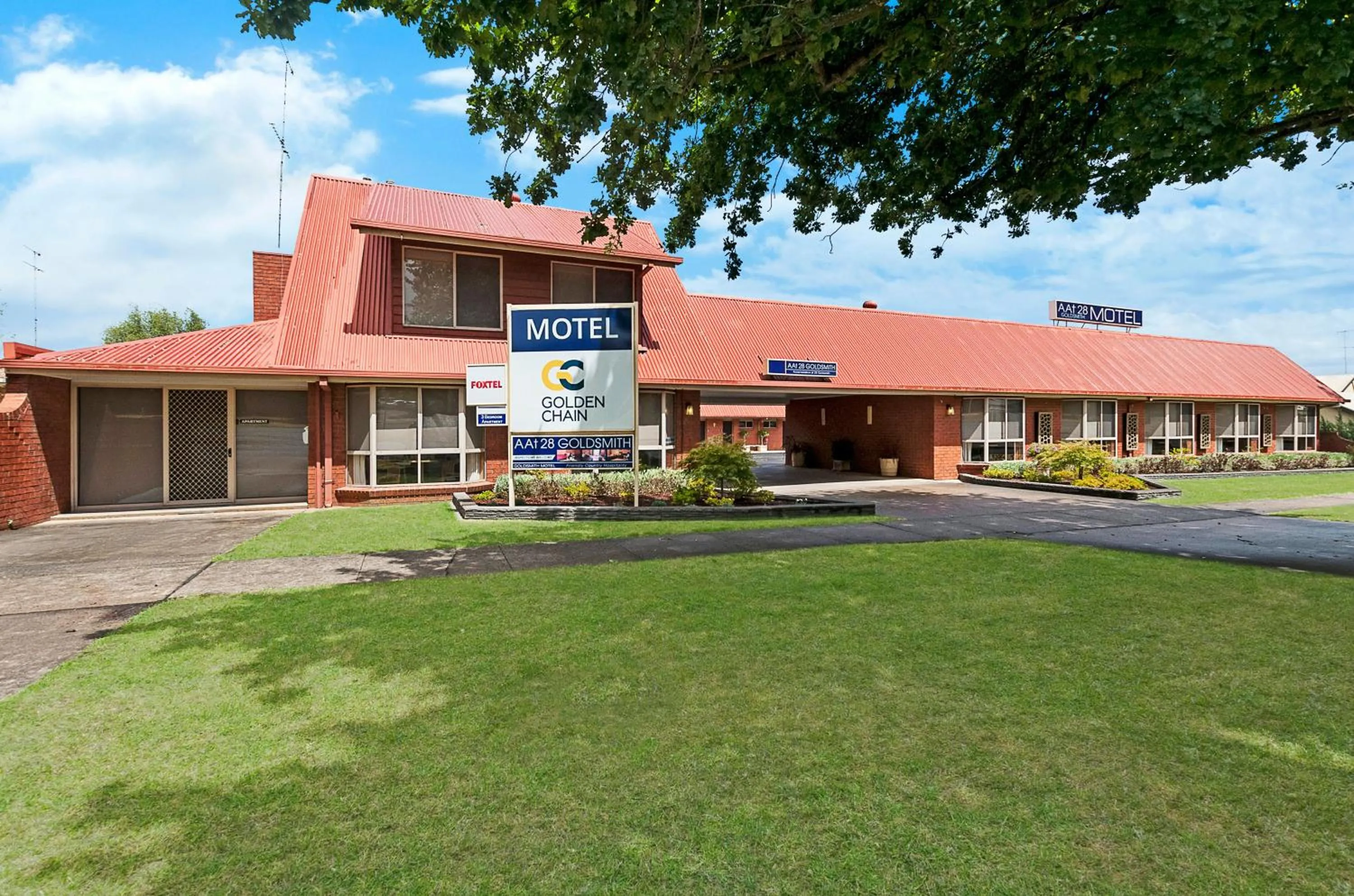 Property building in AAt 28 Goldsmith Motel
