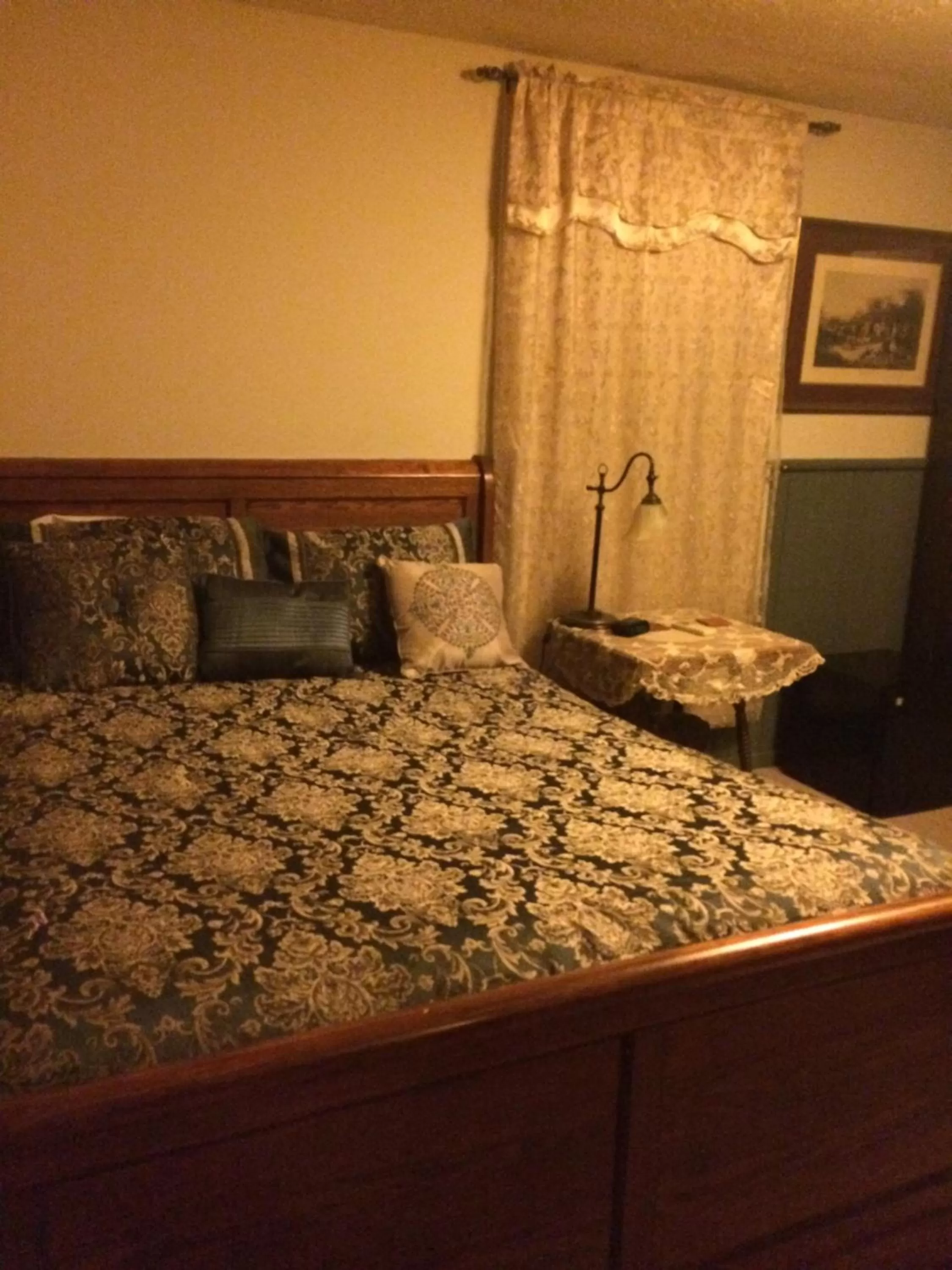 Bed in Main Street Bed & Breakfast