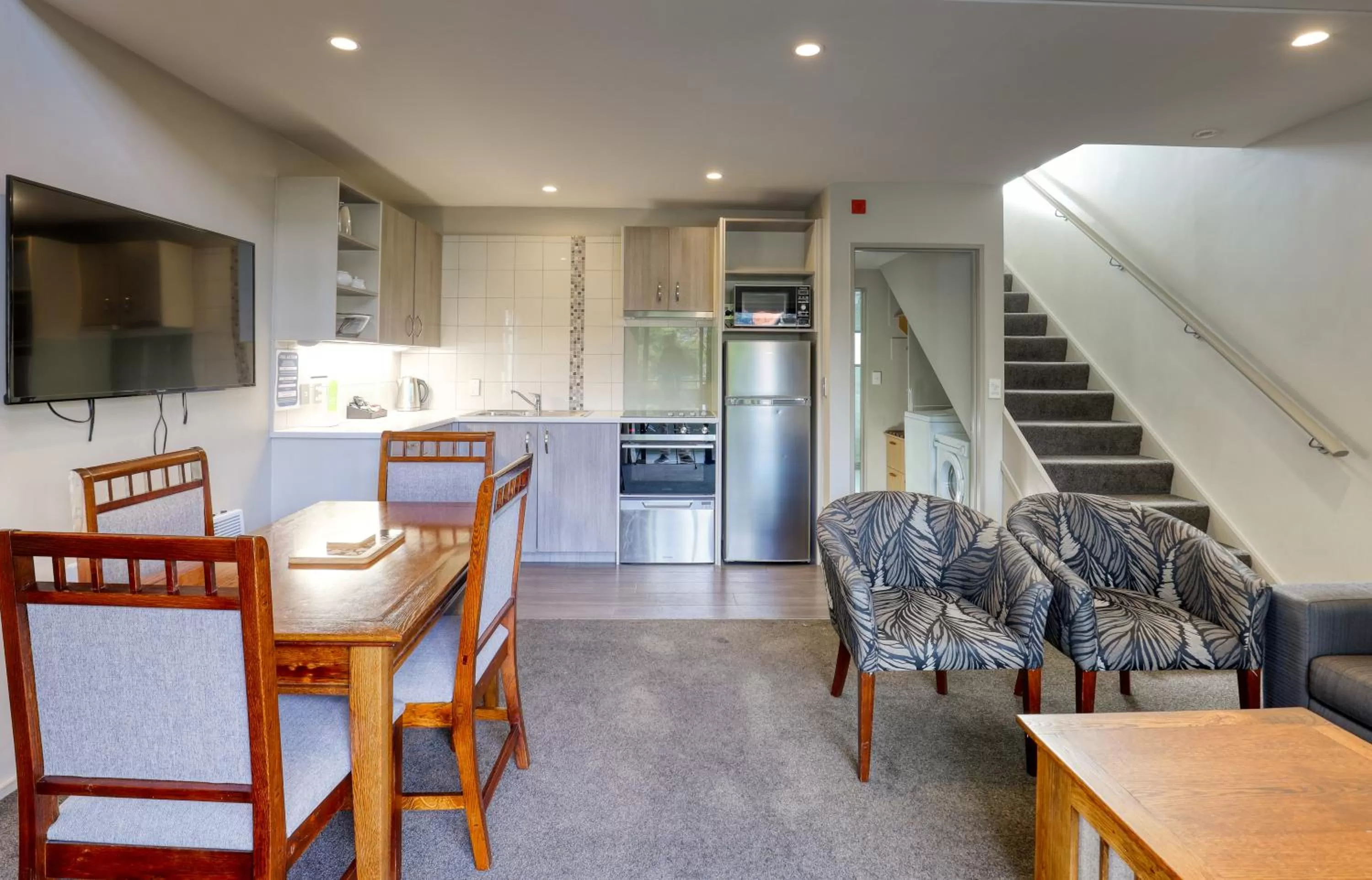 Living room in Garden Court Suites & Apartments