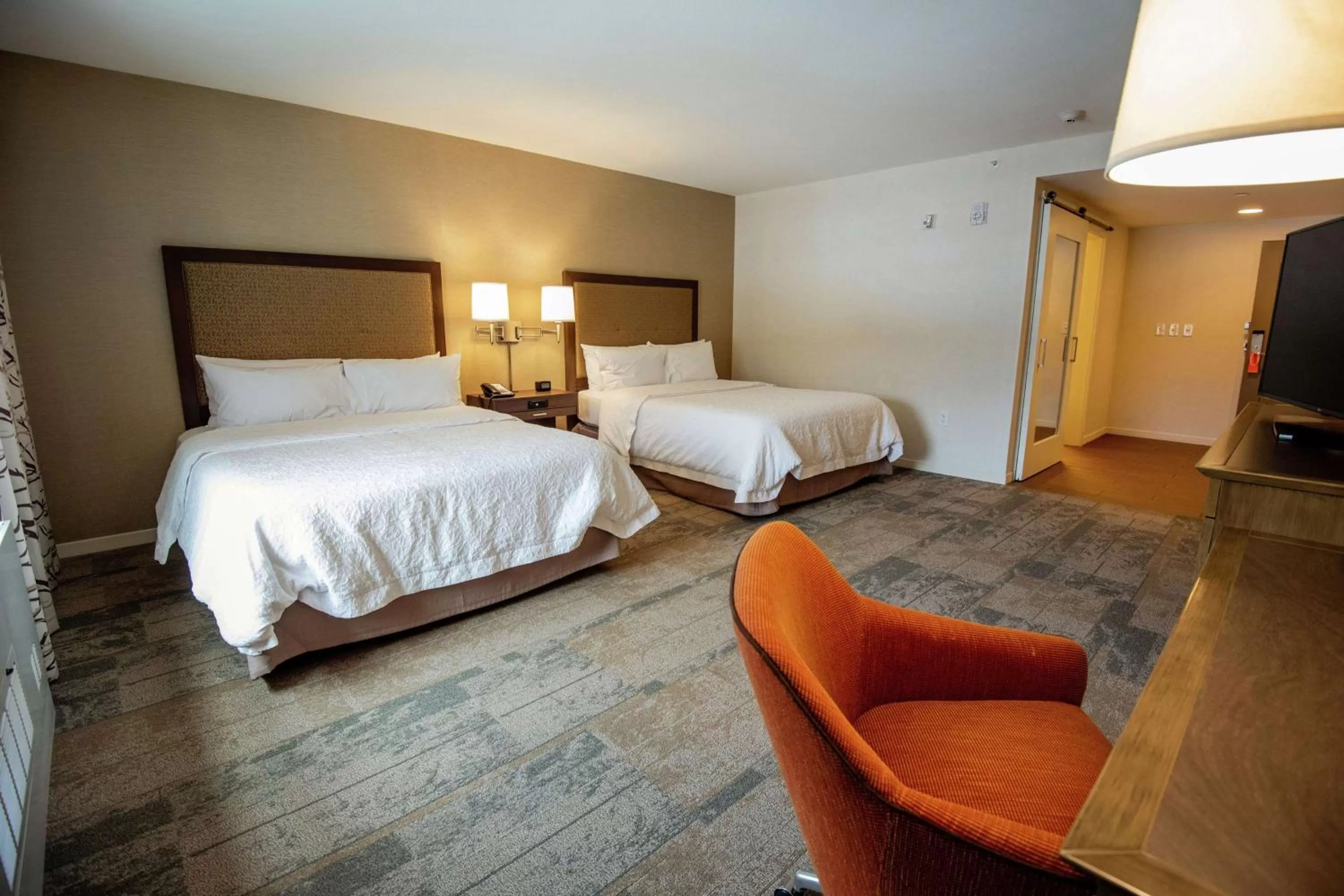 Bedroom, Bed in Hampton Inn & Suites Manchester, Vt