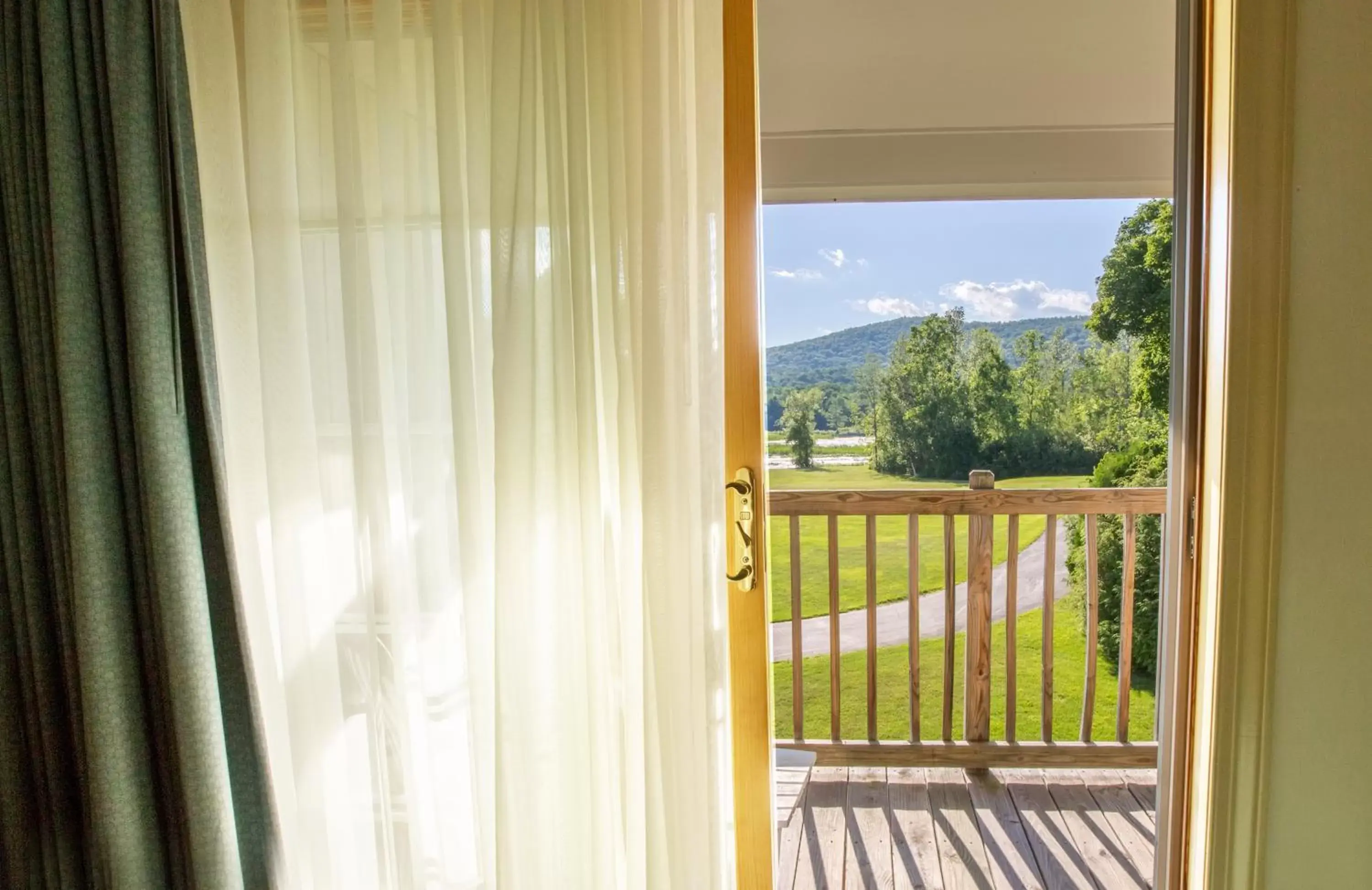 King Room with Mountain View, Non-Smoking in The Yankee, Trademark Collection by Wyndham King Room with Mountain View, Non-Smoking in The Yankee, Trademark Collection by Wyndham