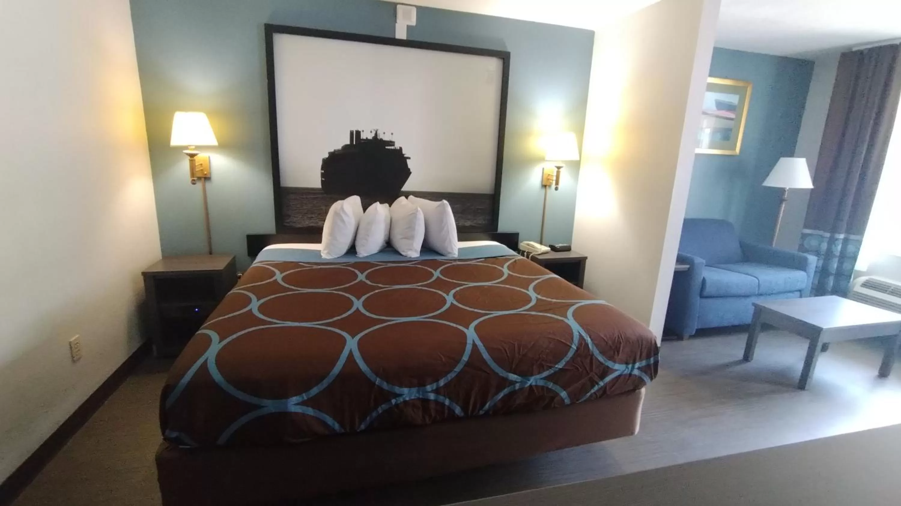 Bed in Super 8 Motel by Wyndham near Fort Lauderdale Arpt