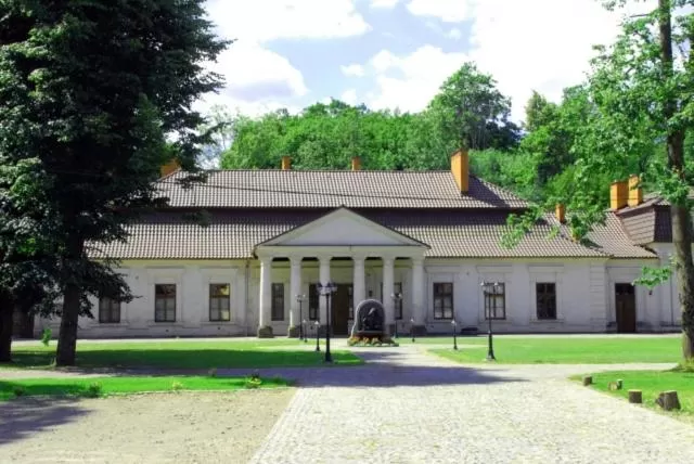 Property Building in Gościniec Dworski w Ropie