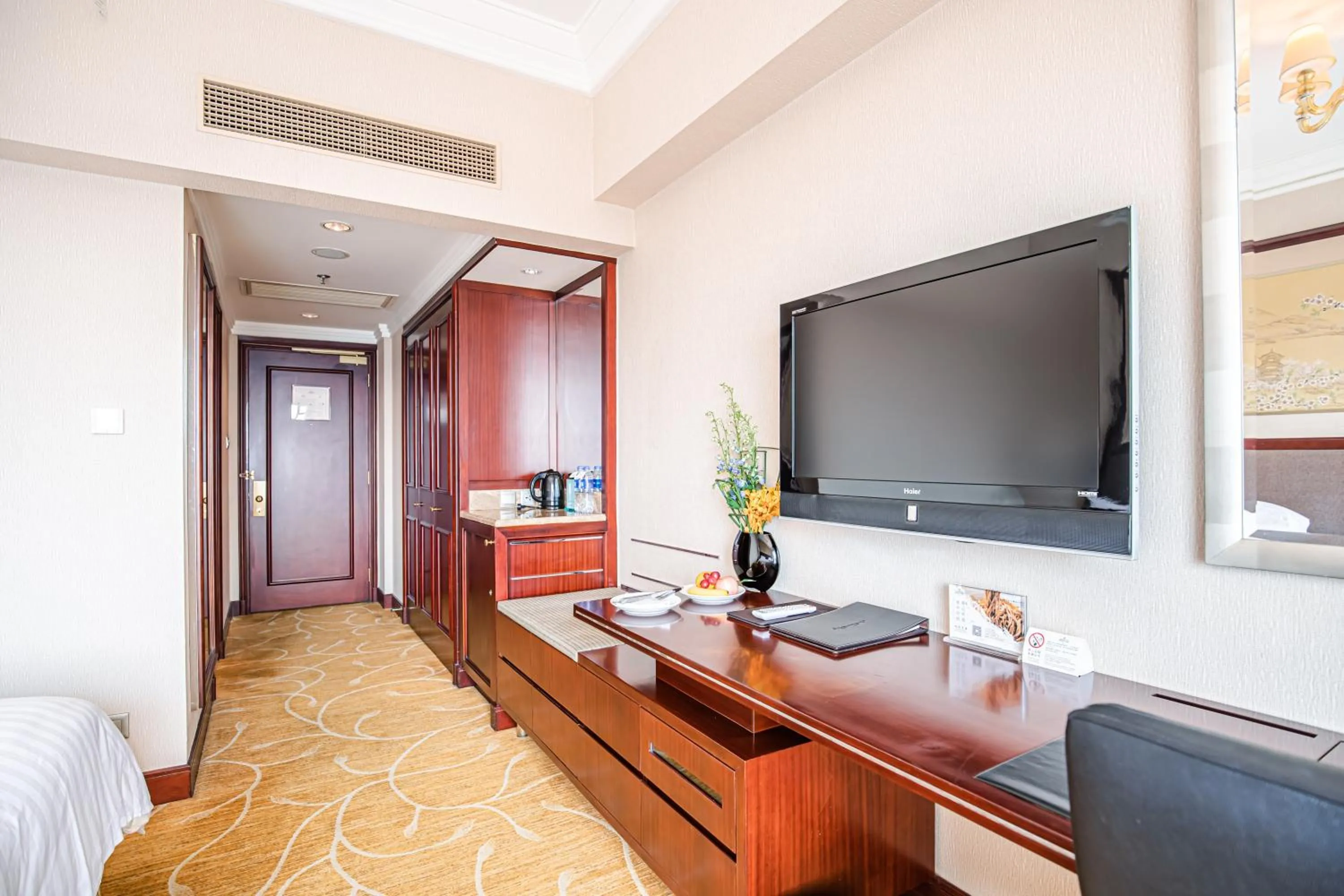 TV and multimedia, Bed in Shangri-La Wuhan