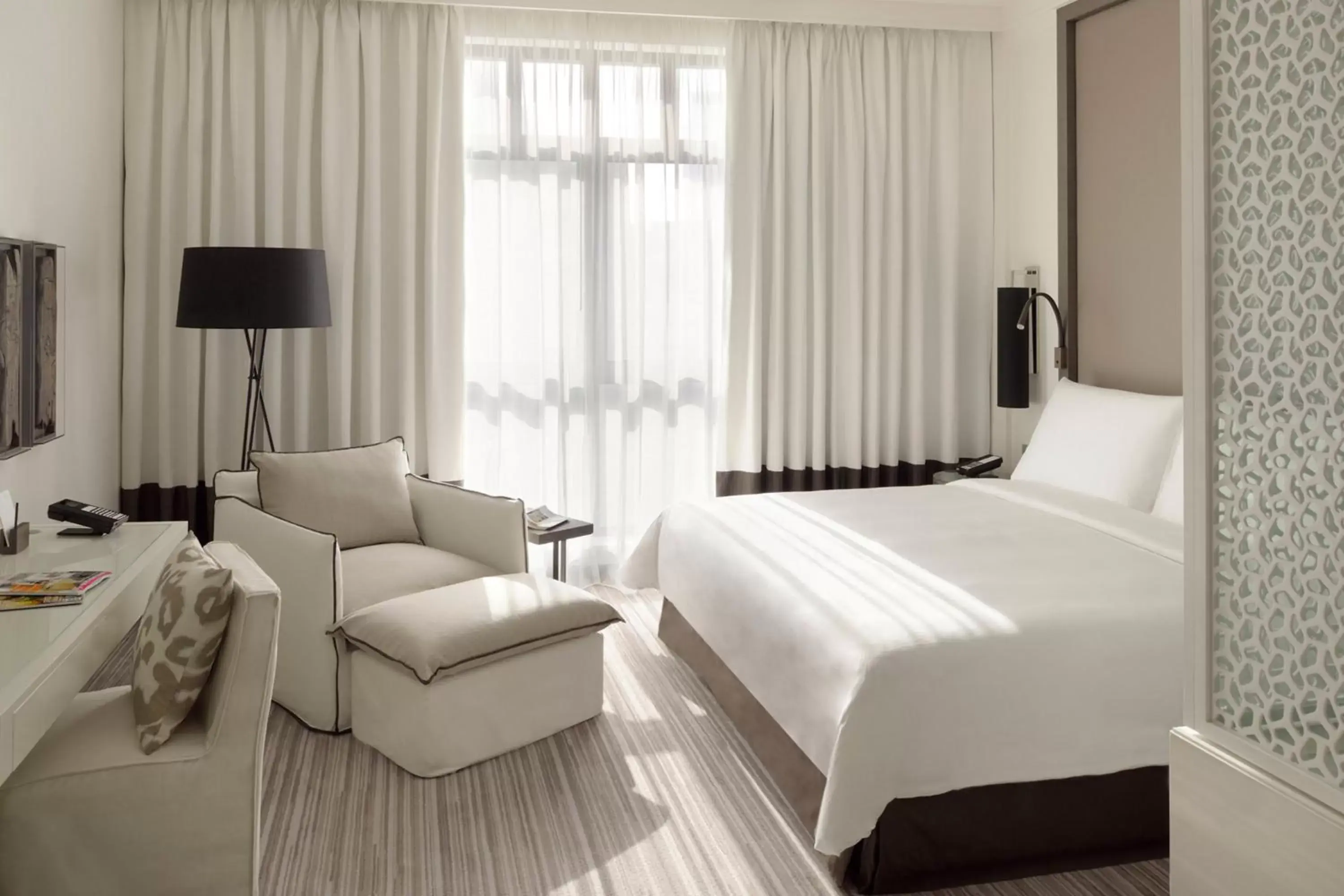 Deluxe Pool View Room in Vida Downtown Deluxe Pool View Room in Vida Downtown