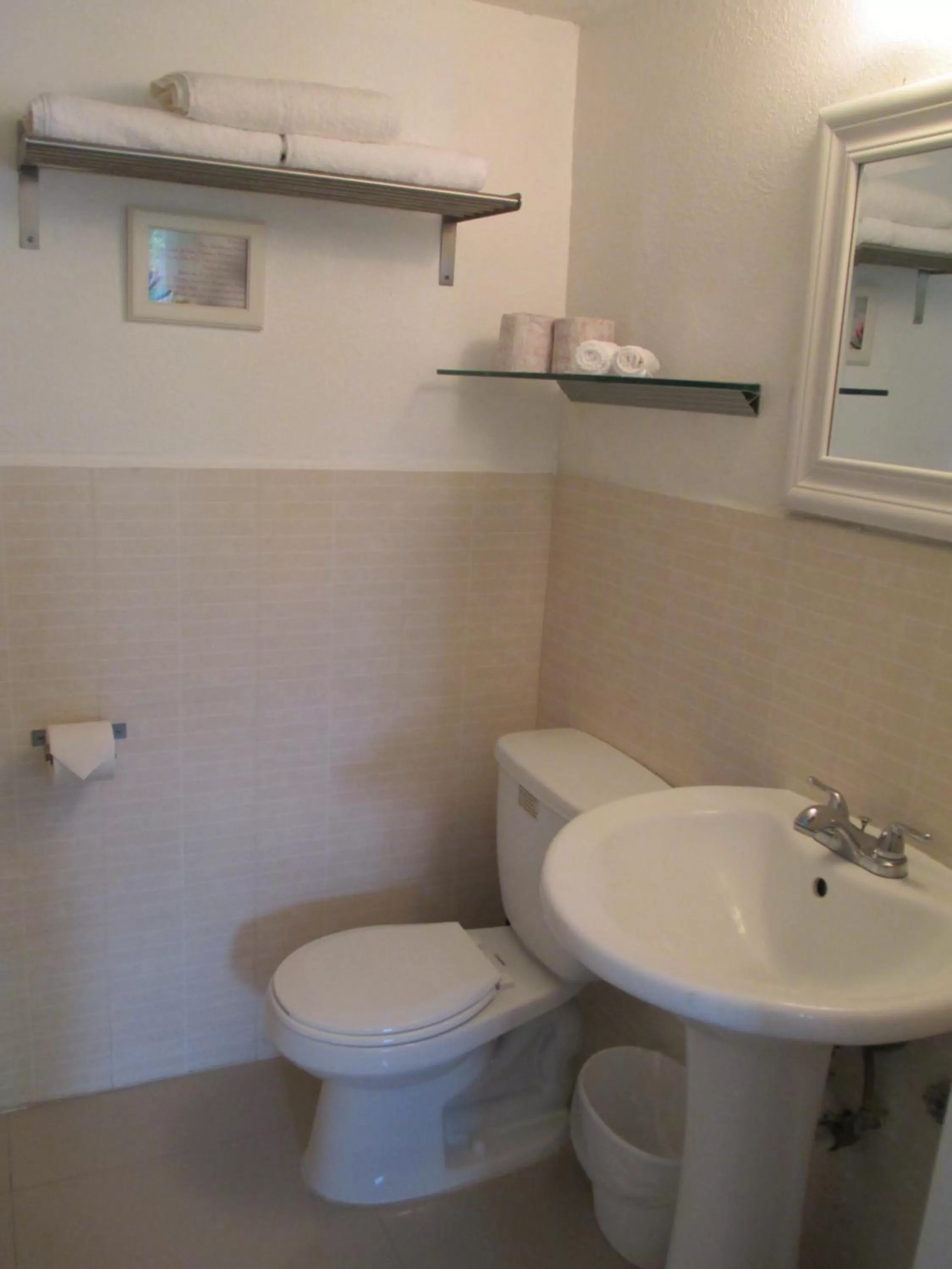 Toilet in Shalimar Motel