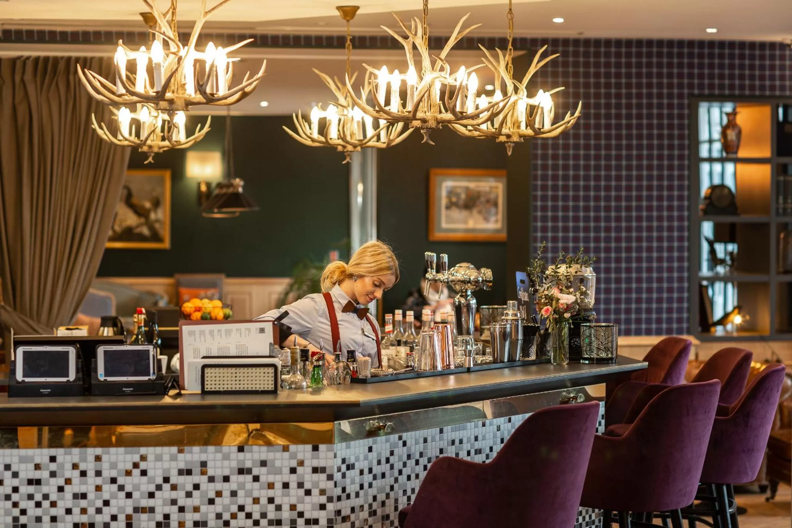 Staff in Mercure Rambouillet Relays Du Château