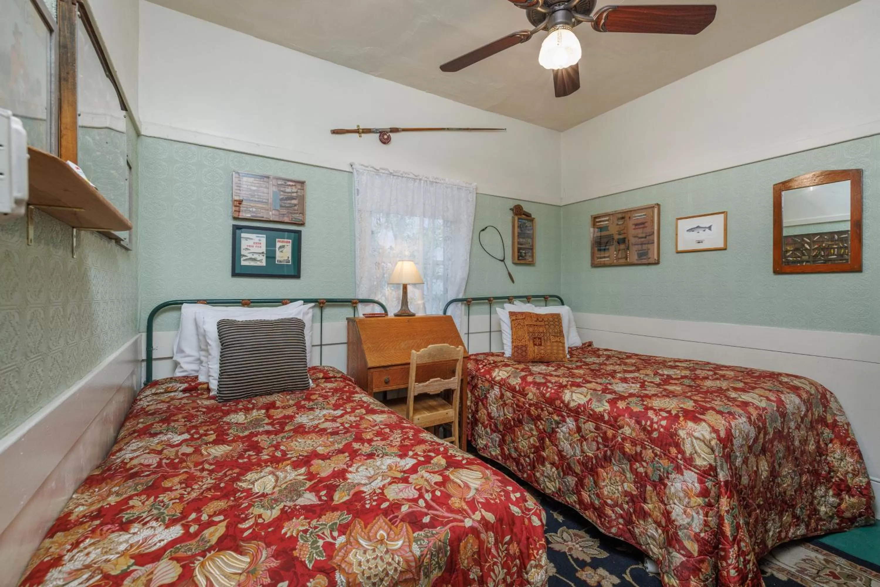 Bedroom, Bed in San Remo Hotel