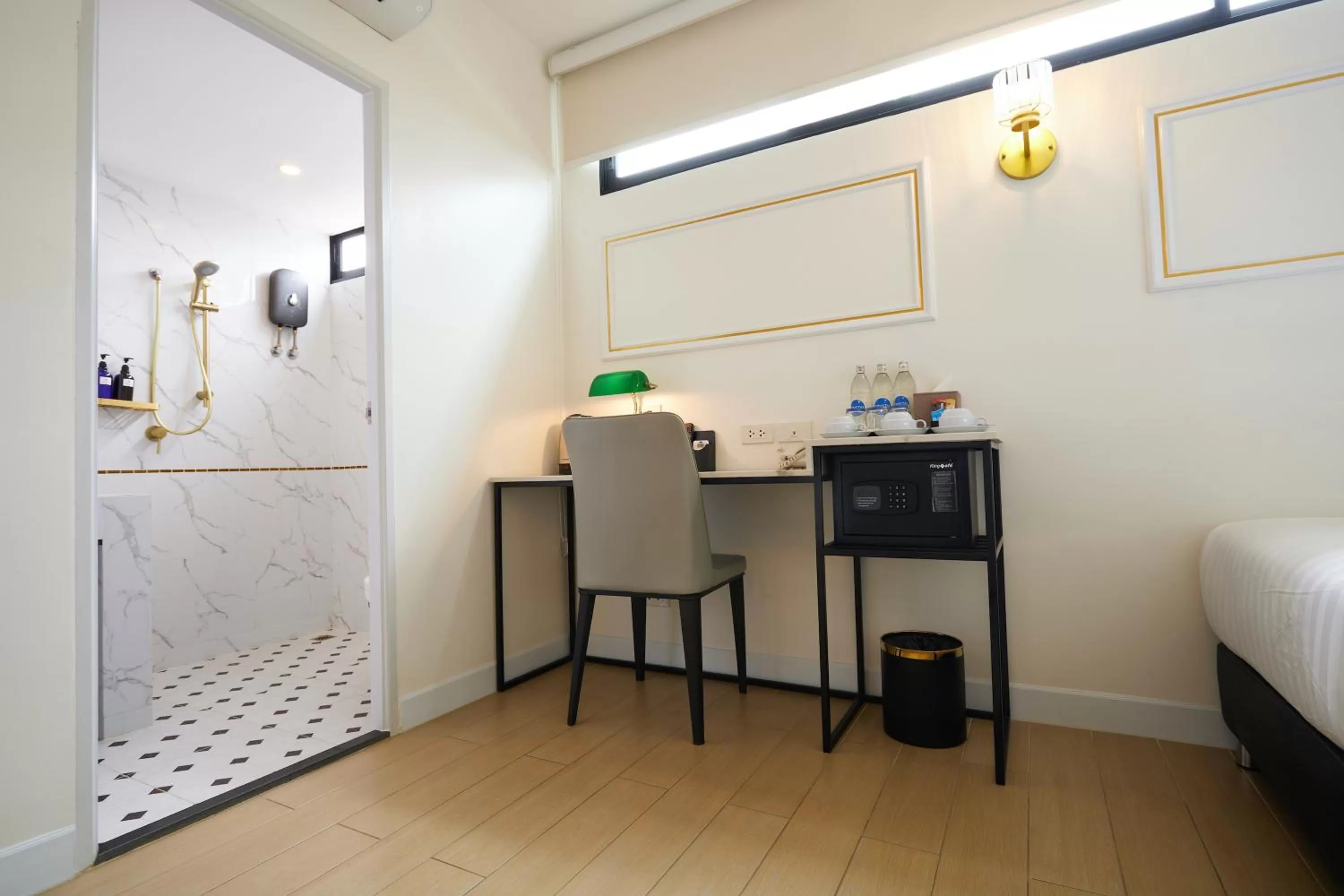 Coffee/tea facilities, Bed in Rose Apple Hotel