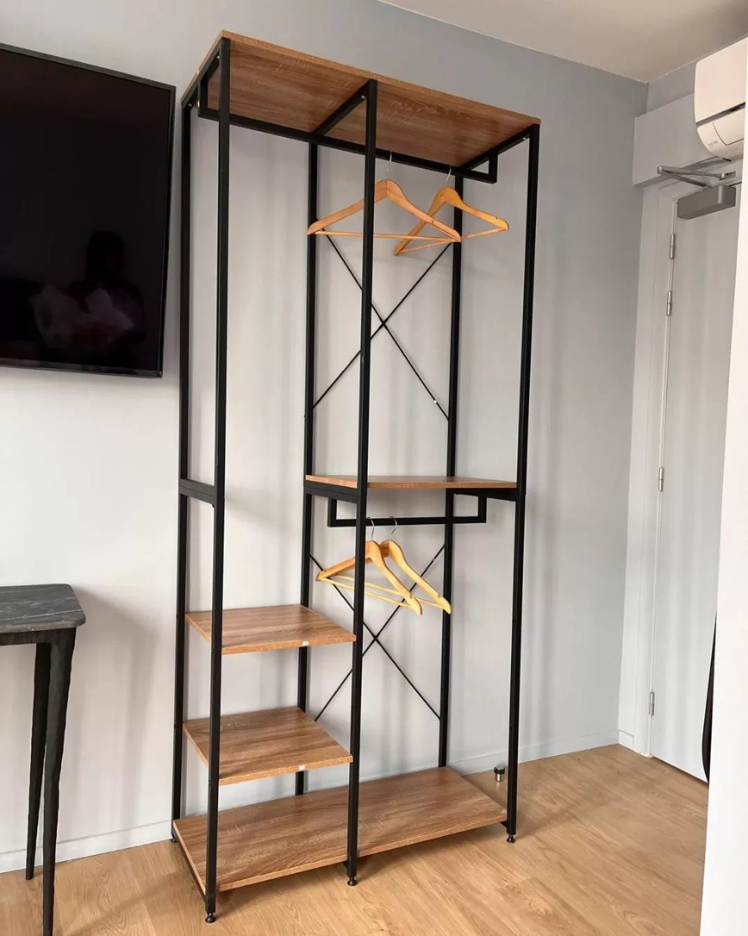 wardrobe in Hôtel La Pièce