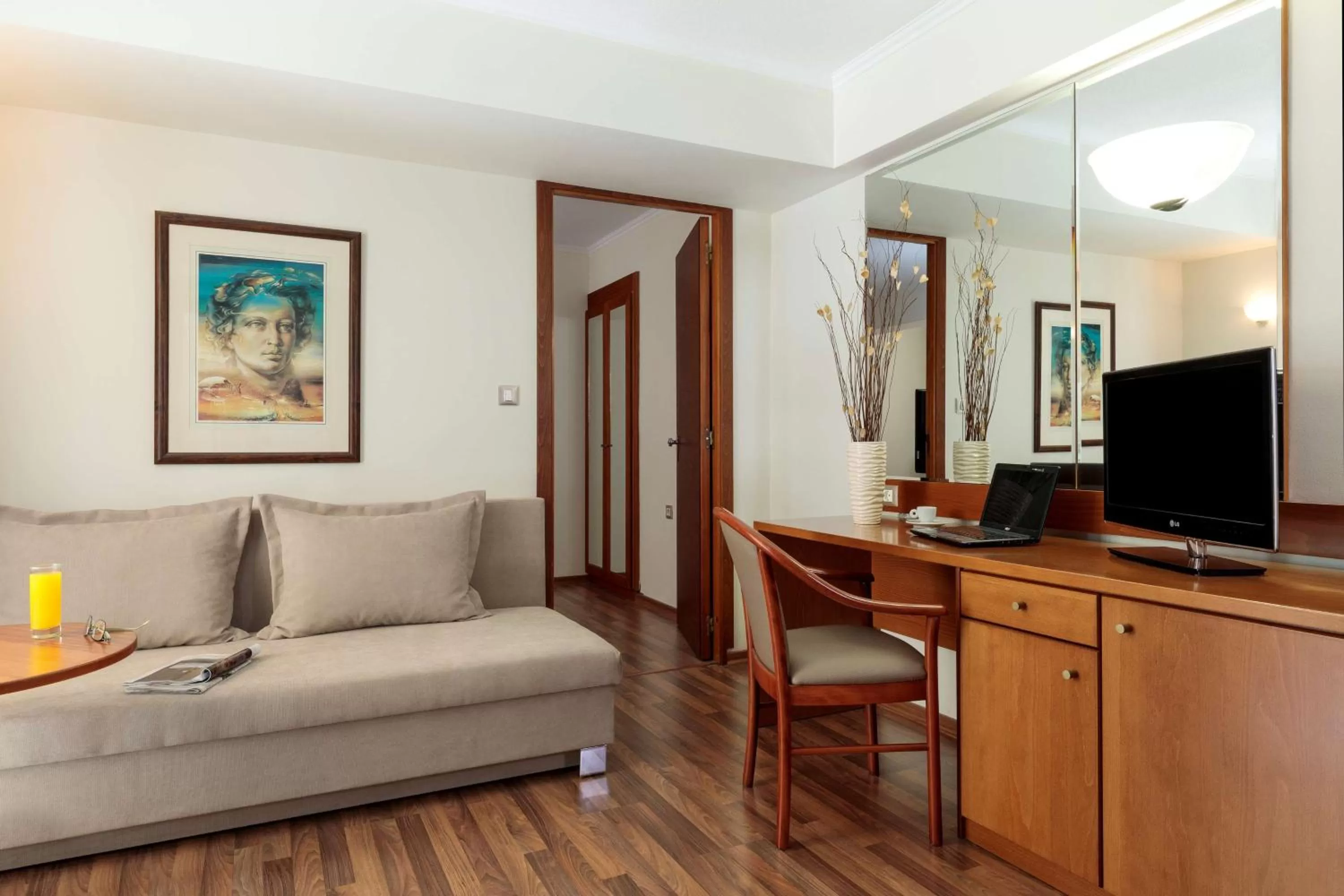 Photo of the whole room in Best Western Plus Hotel Plaza