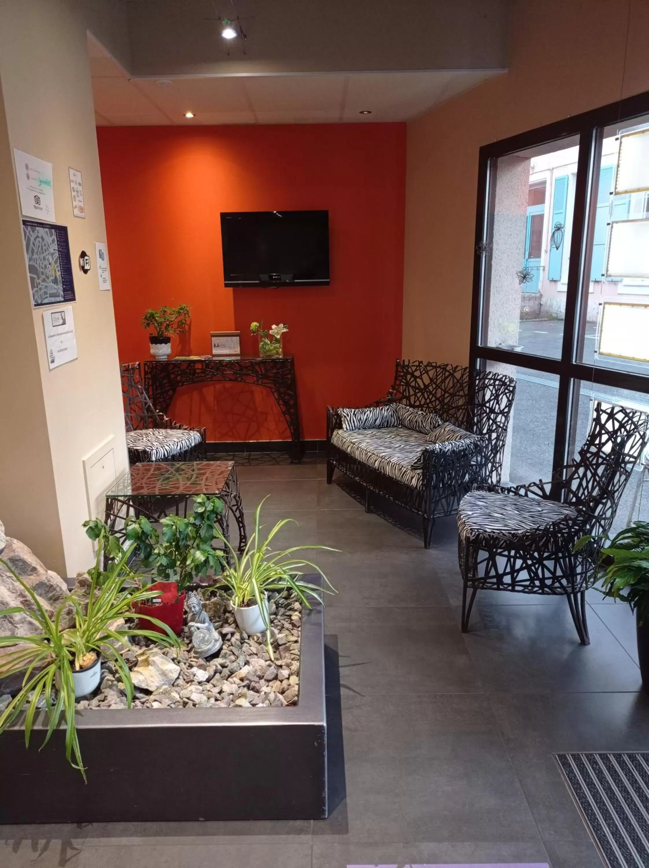 Property building in L'HÔTEL de CHARTRES