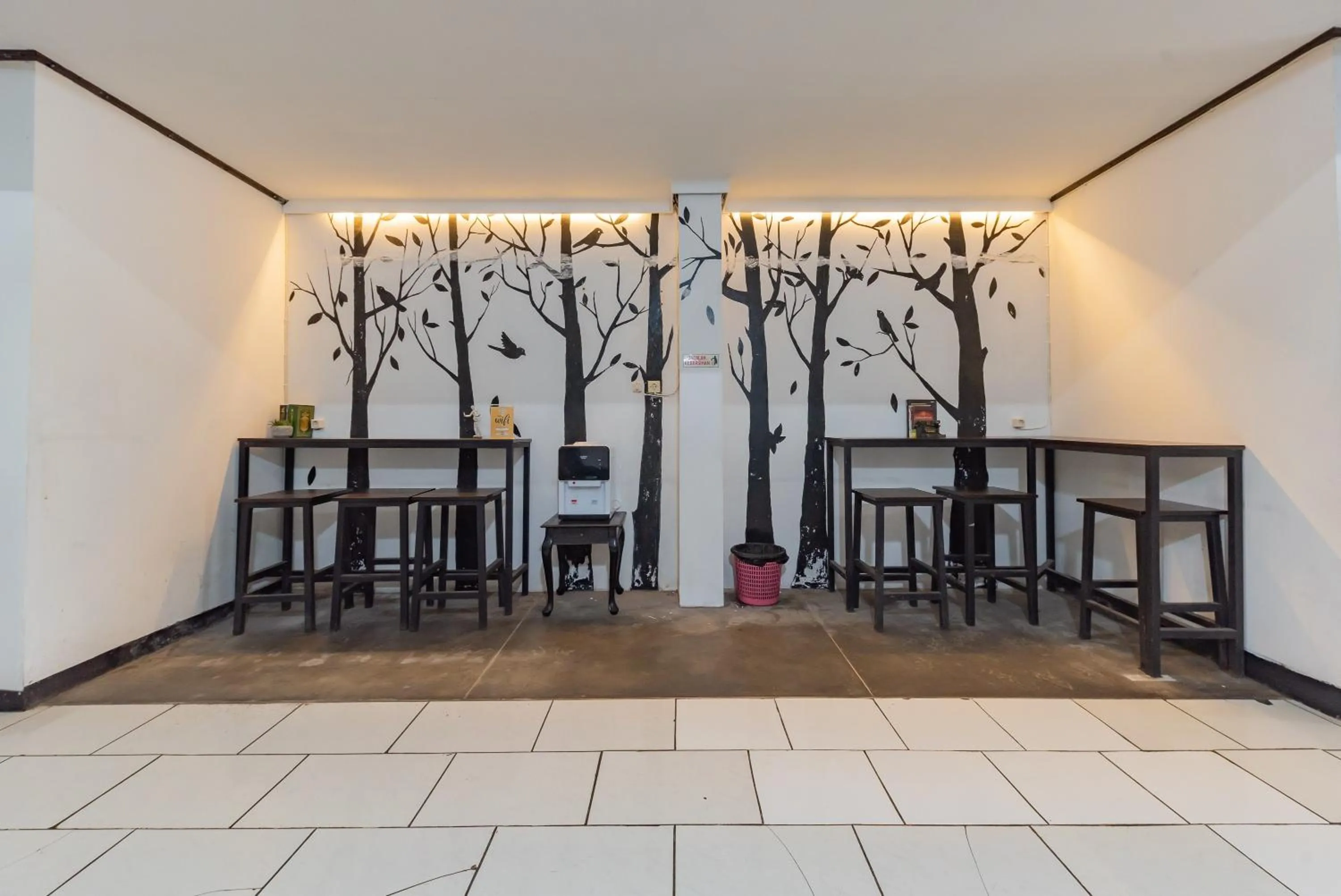 Seating area in RedDoorz near Taman Kota Lapang Merdeka Sukabumi