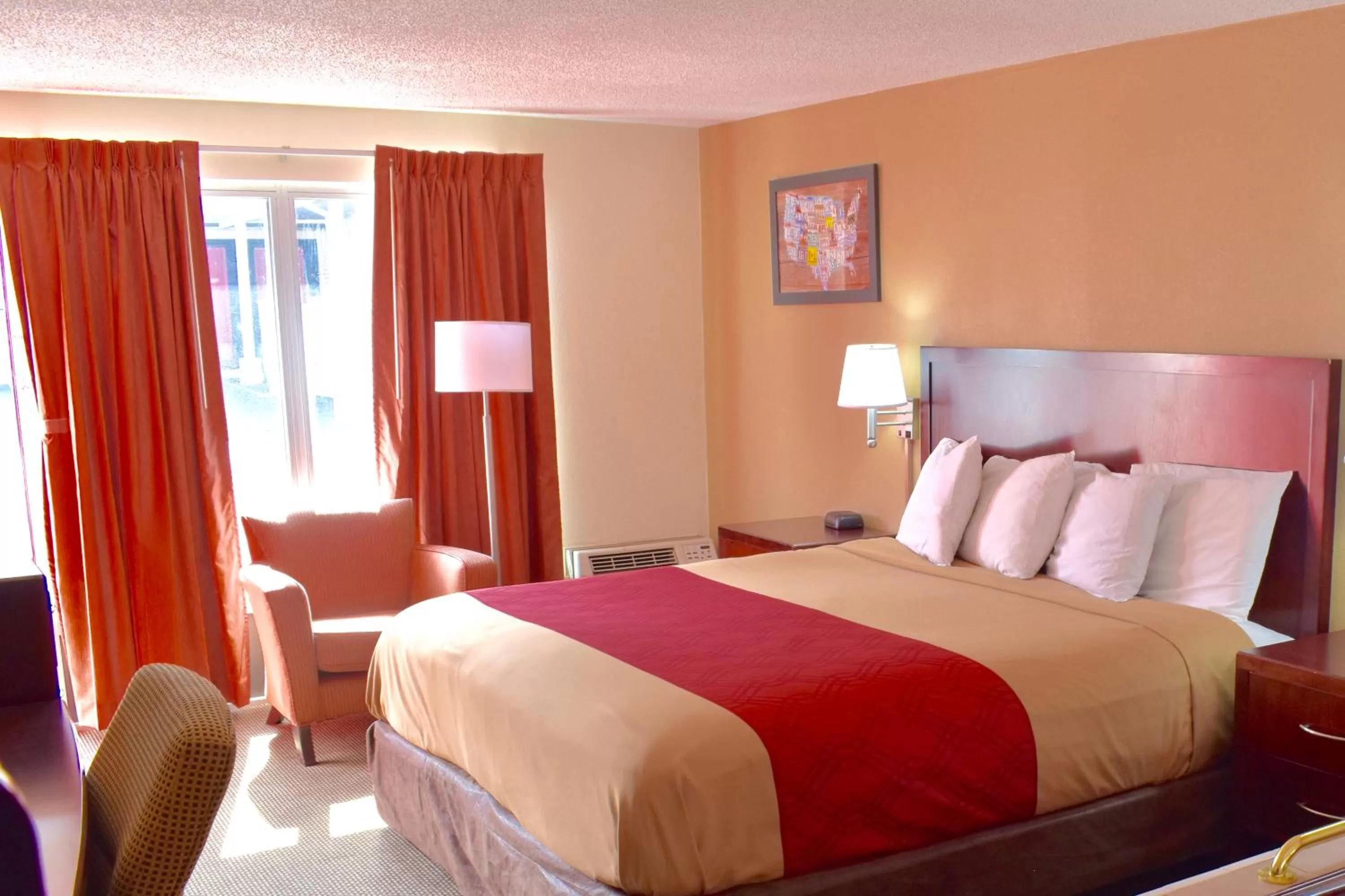 Bedroom, Bed in Bridge Views Inn Stroudsburg