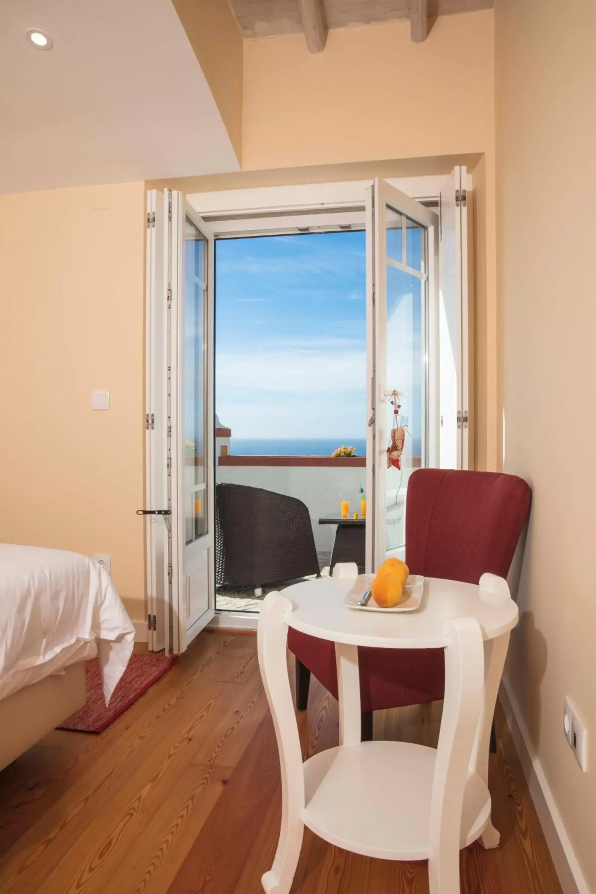 Deluxe Double or Twin Room with Ocean View in Chalet O Amorzinho Sintra Praia Deluxe Double or Twin Room with Ocean View in Chalet O Amorzinho Sintra Praia