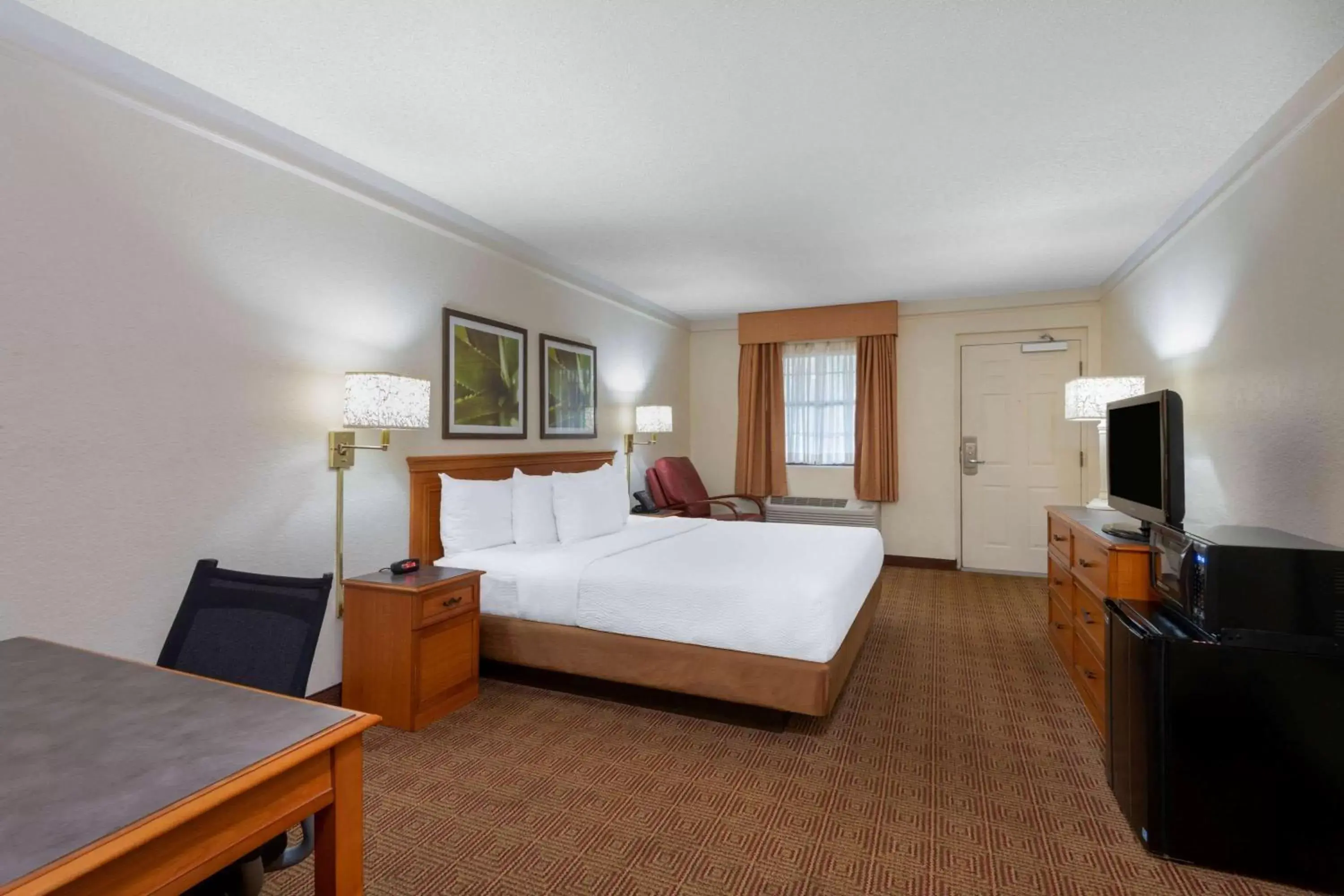 Deluxe King Room in La Quinta East Deerfield Beach - Boca Raton Deluxe King Room in La Quinta East Deerfield Beach - Boca Raton