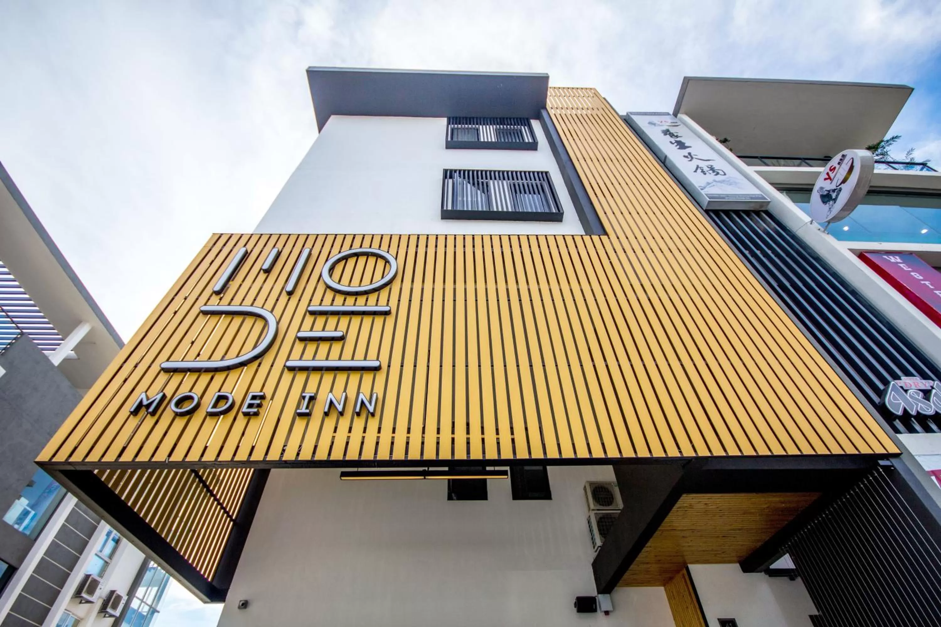 Property logo or sign in Mode Inn Icon City