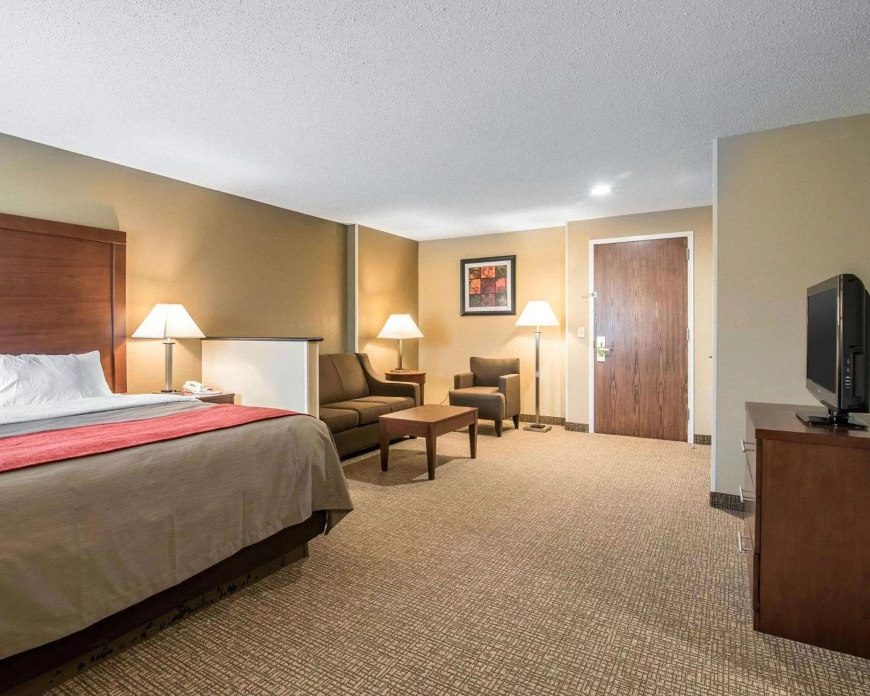 Photo of the whole room, Bed in Comfort Inn Saugerties