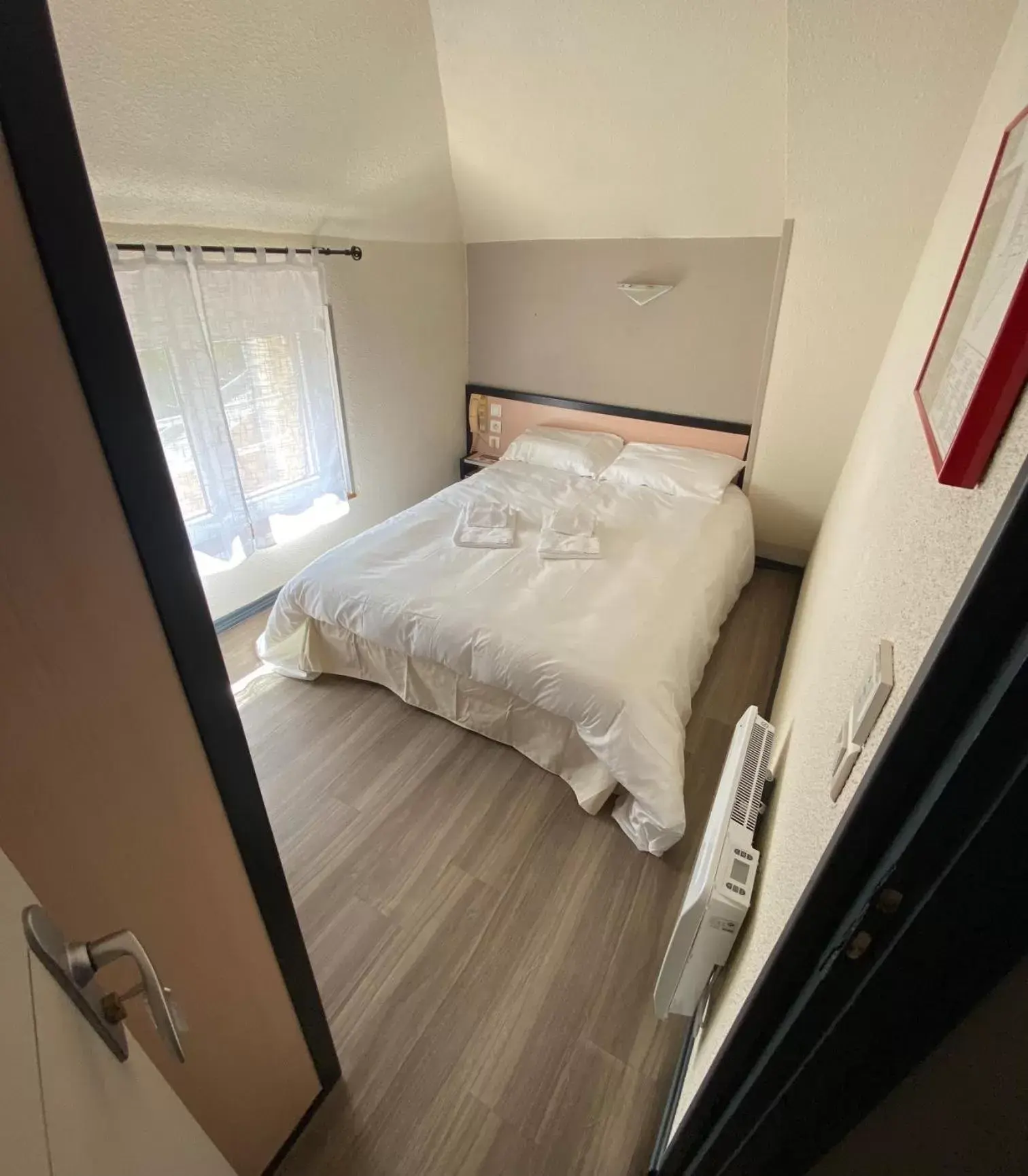 Double Room with Shared Bathroom in HOTEL LE FOIRAIL Double Room with Shared Bathroom in HOTEL LE FOIRAIL