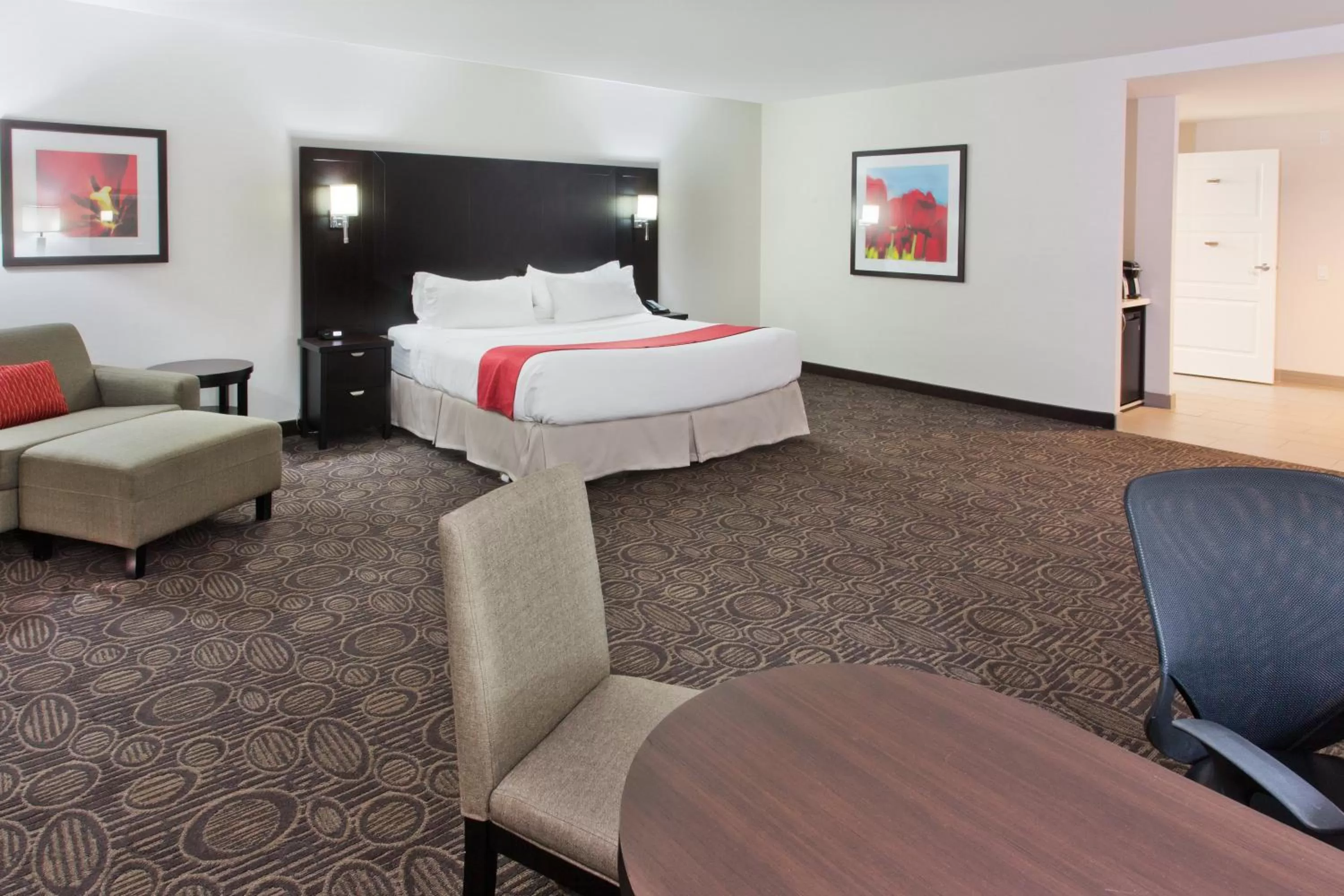 Photo of the whole room, Bed in Holiday Inn Hotel & Suites Red Deer by IHG