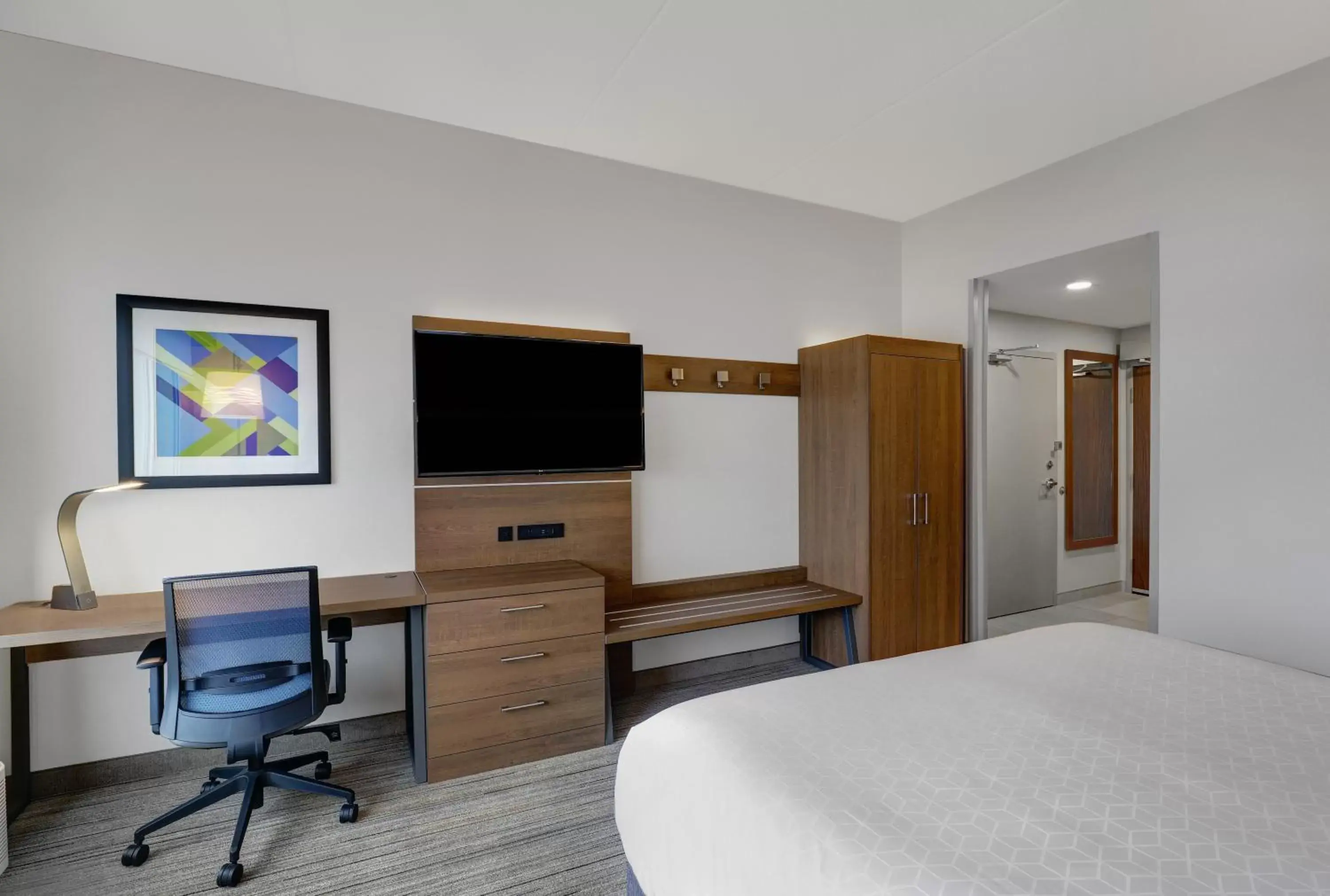 King Room - Hearing Accessible/Non-Smoking in Holiday Inn Express & Suites - Collingwood King Room - Hearing Accessible/Non-Smoking in Holiday Inn Express & Suites - Collingwood