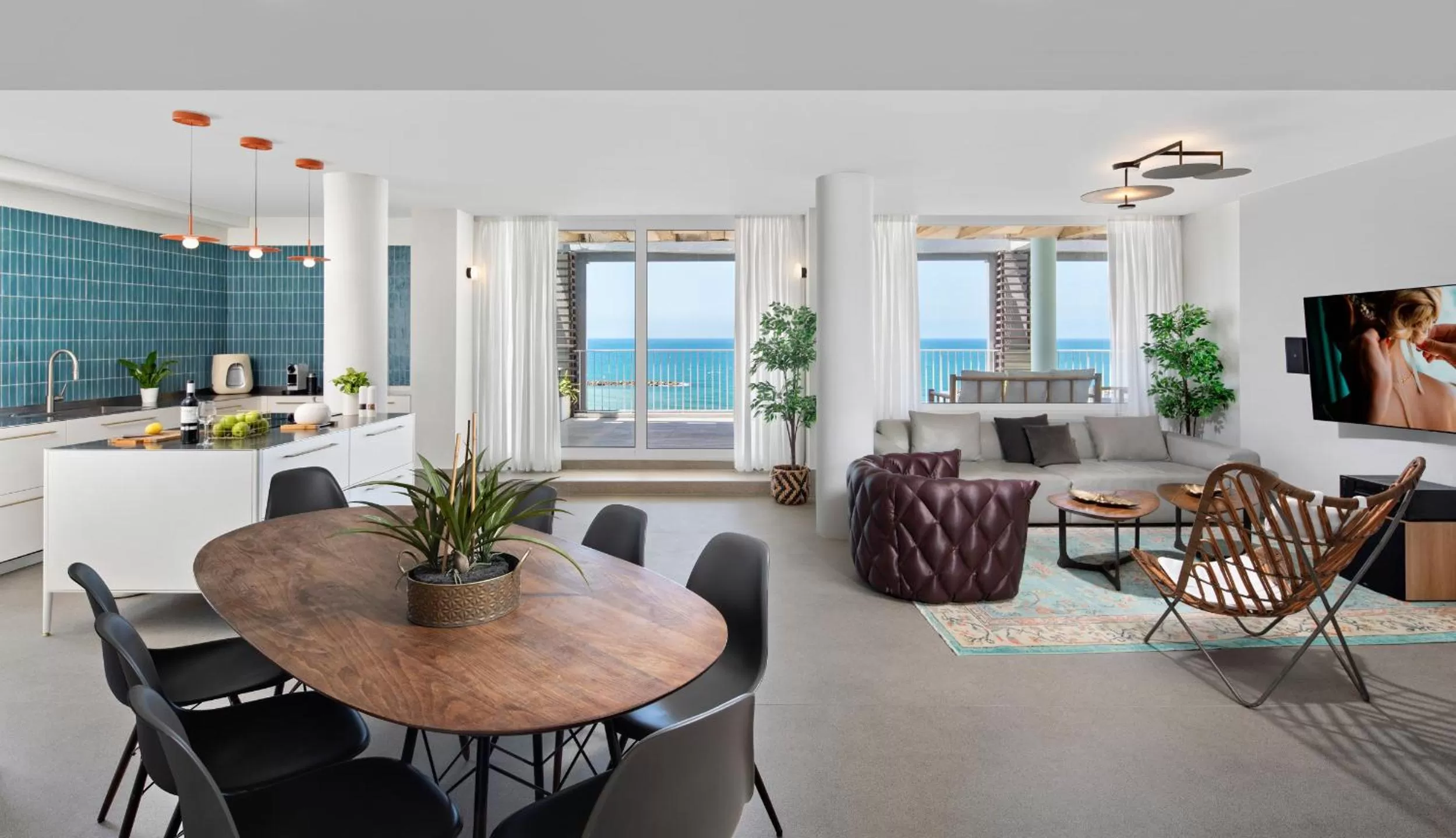 Dining area in Sea Executive Suites