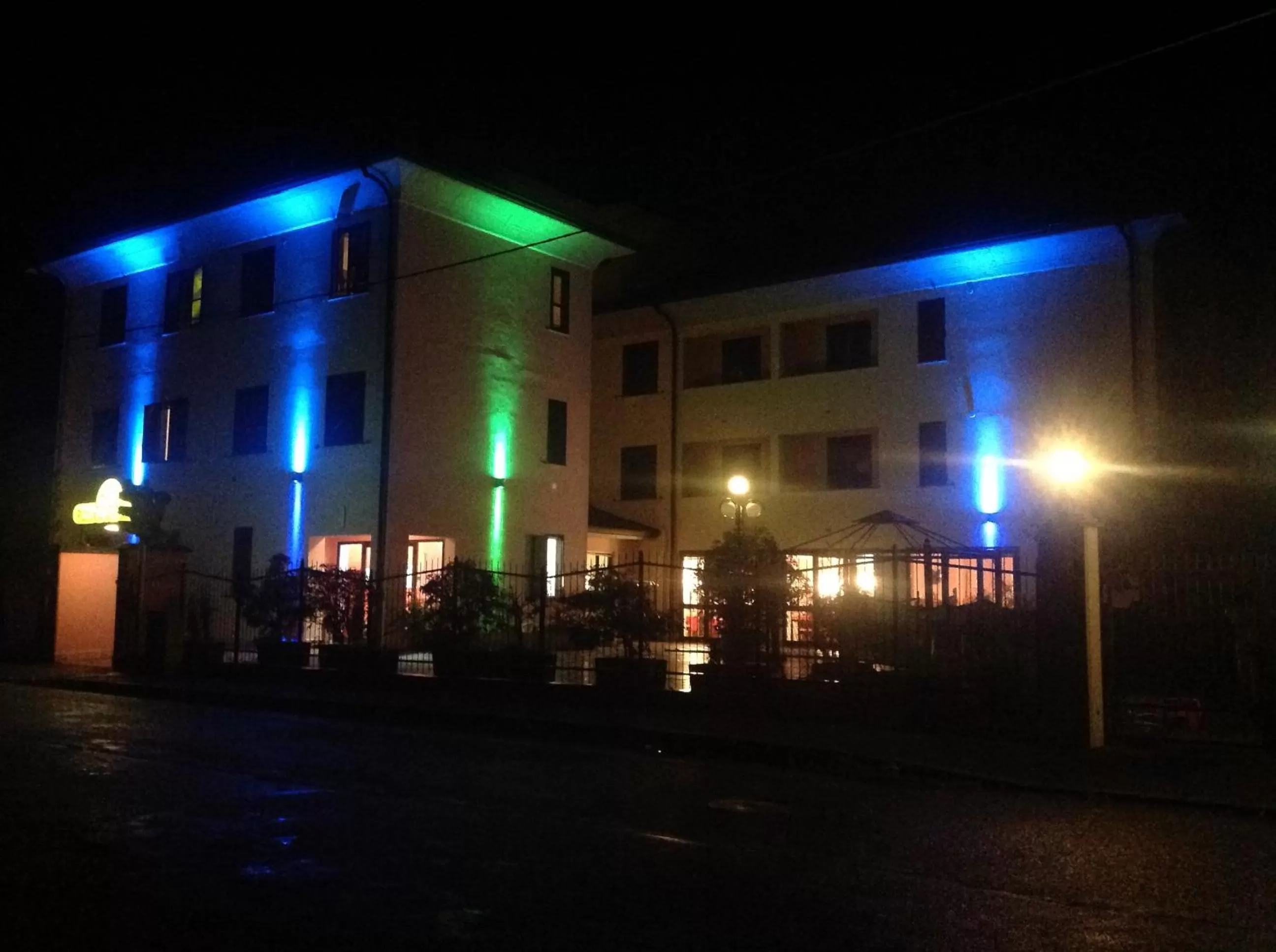 Facade/entrance, Property Building in Hotel Monumento